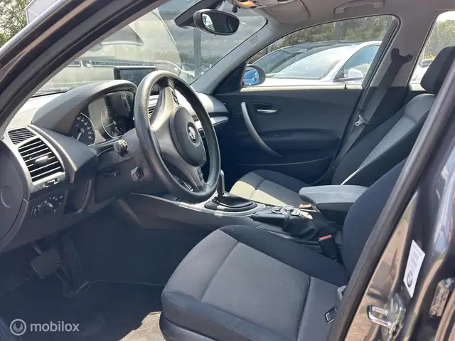BMW 1 Series view 6