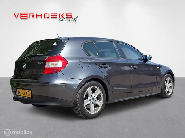BMW 1 Series view 4