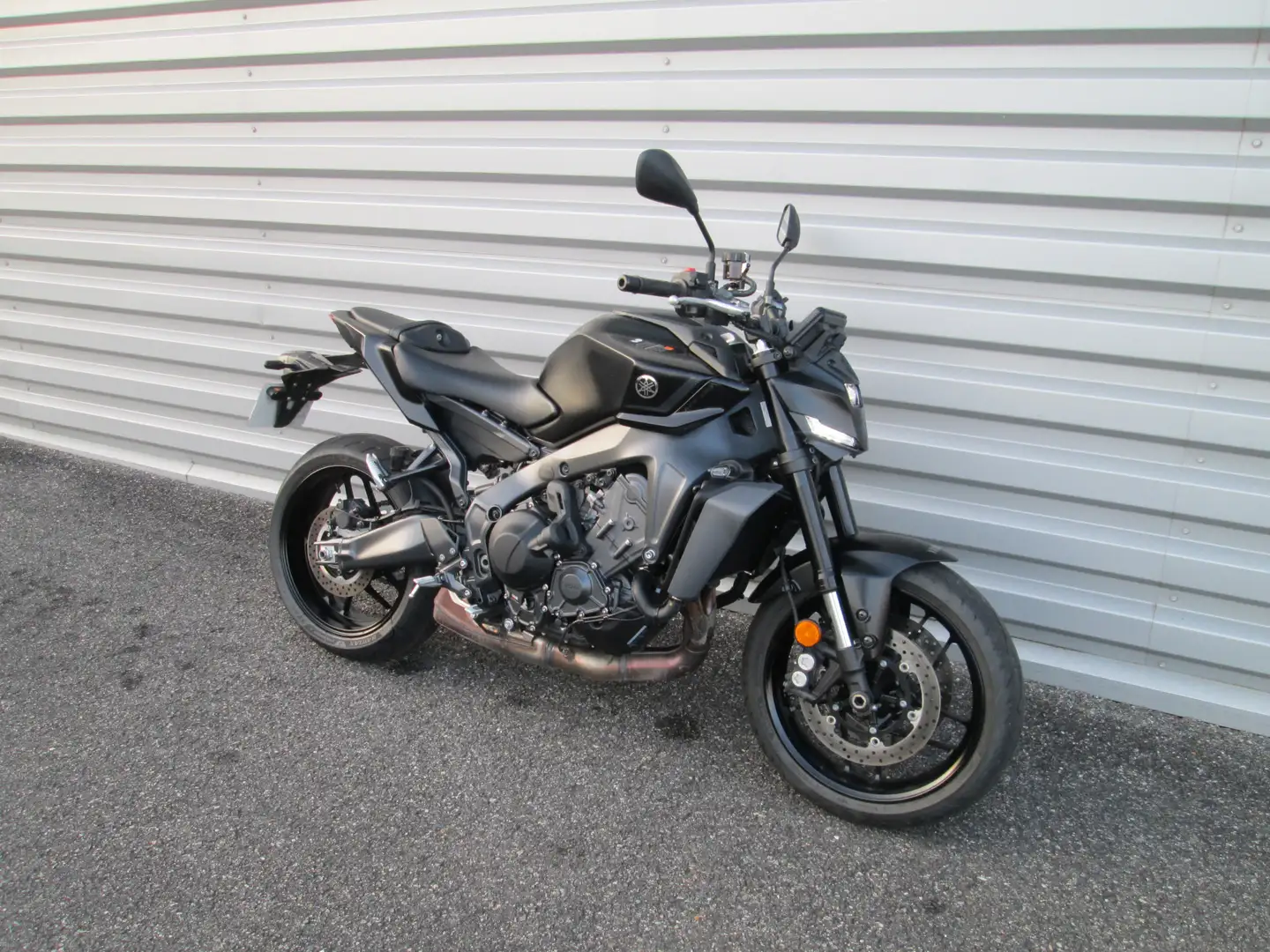 Yamaha MT-09 Schwarz - 1