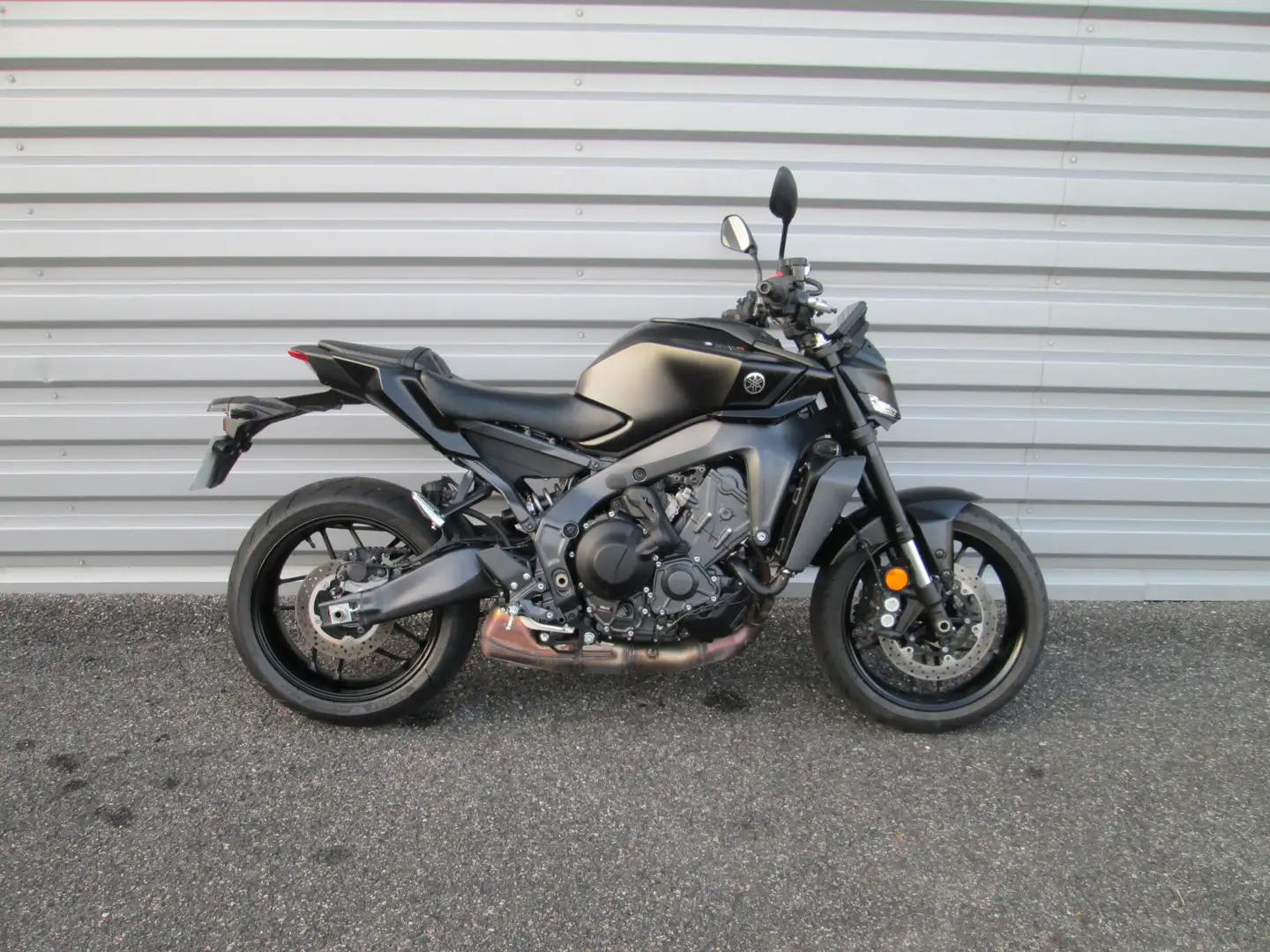 Yamaha MT-09 Schwarz - 2