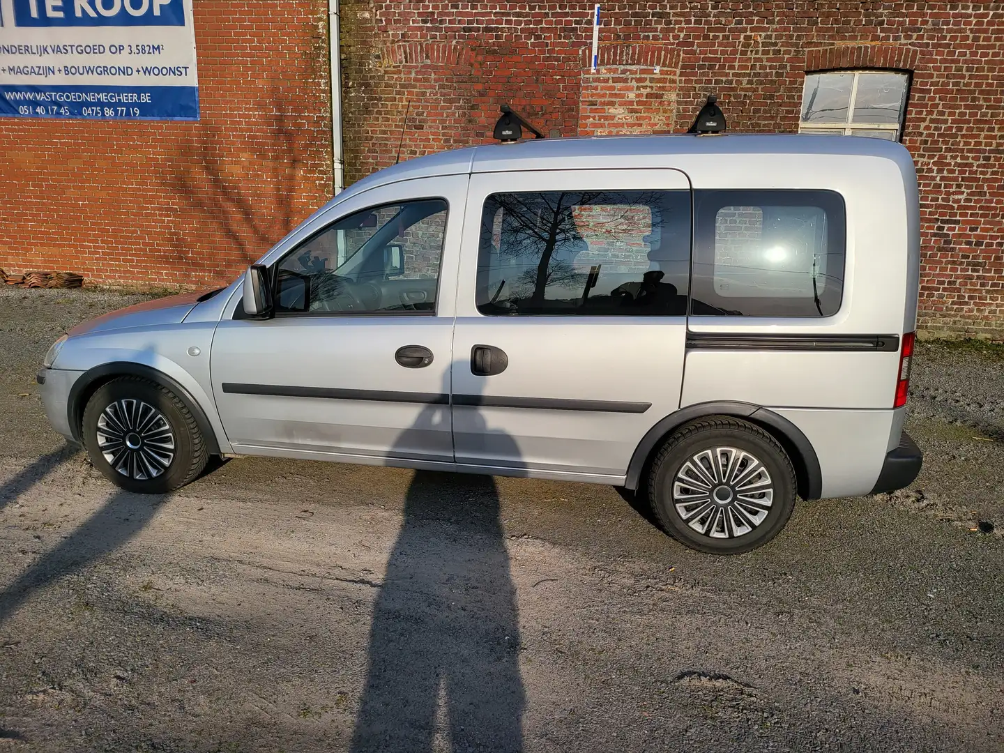 Opel Combo Combo Tour 1.3 CDTi Essentia (Hayon/Achterklep) Plateado - 2