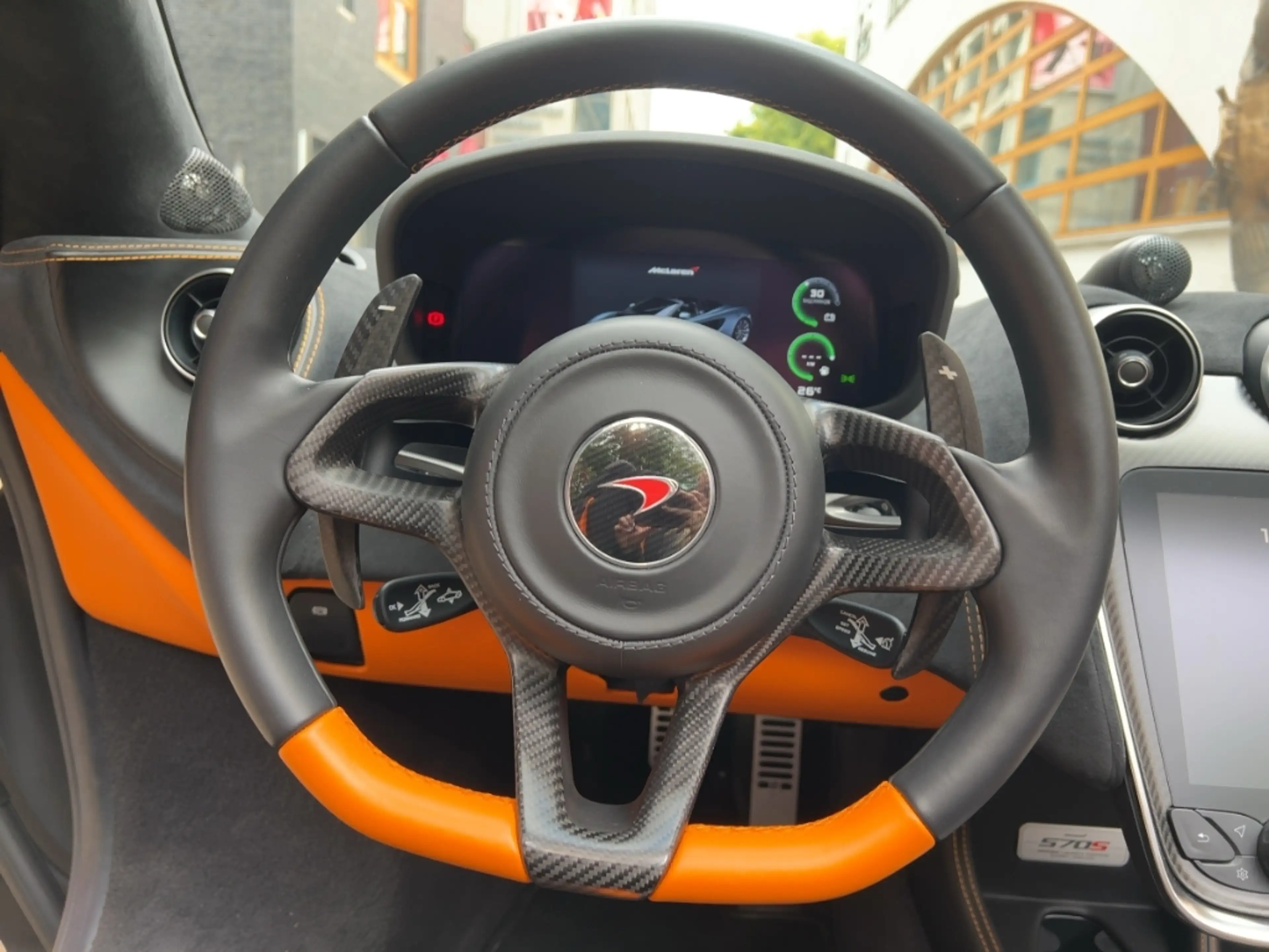 McLaren 570S Spider - wenig KM - top Zustand - foliert — photo 9