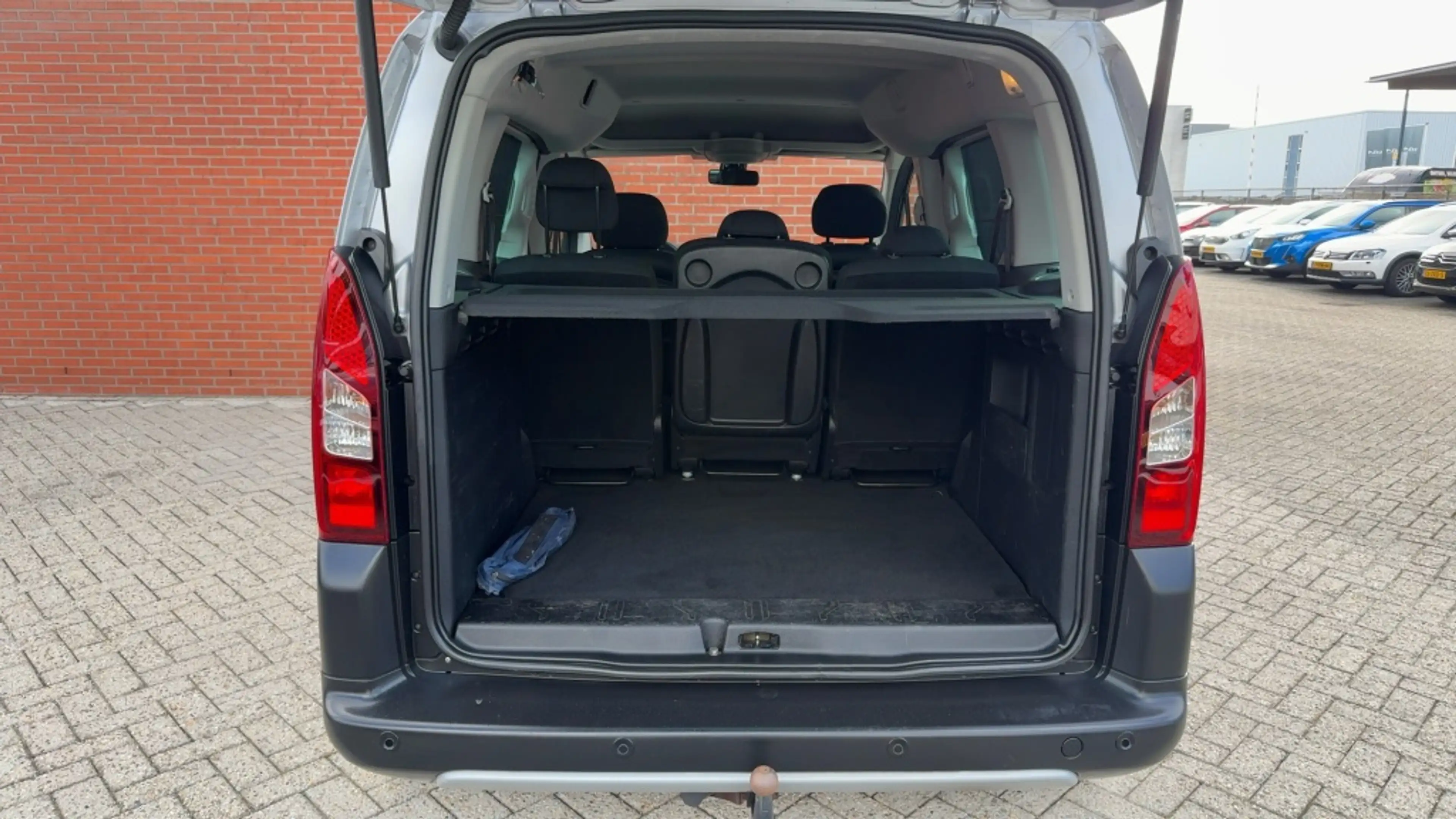 Peugeot Partner Tepee 1.2 PureTech 110PK Allure Camera Navigatie T