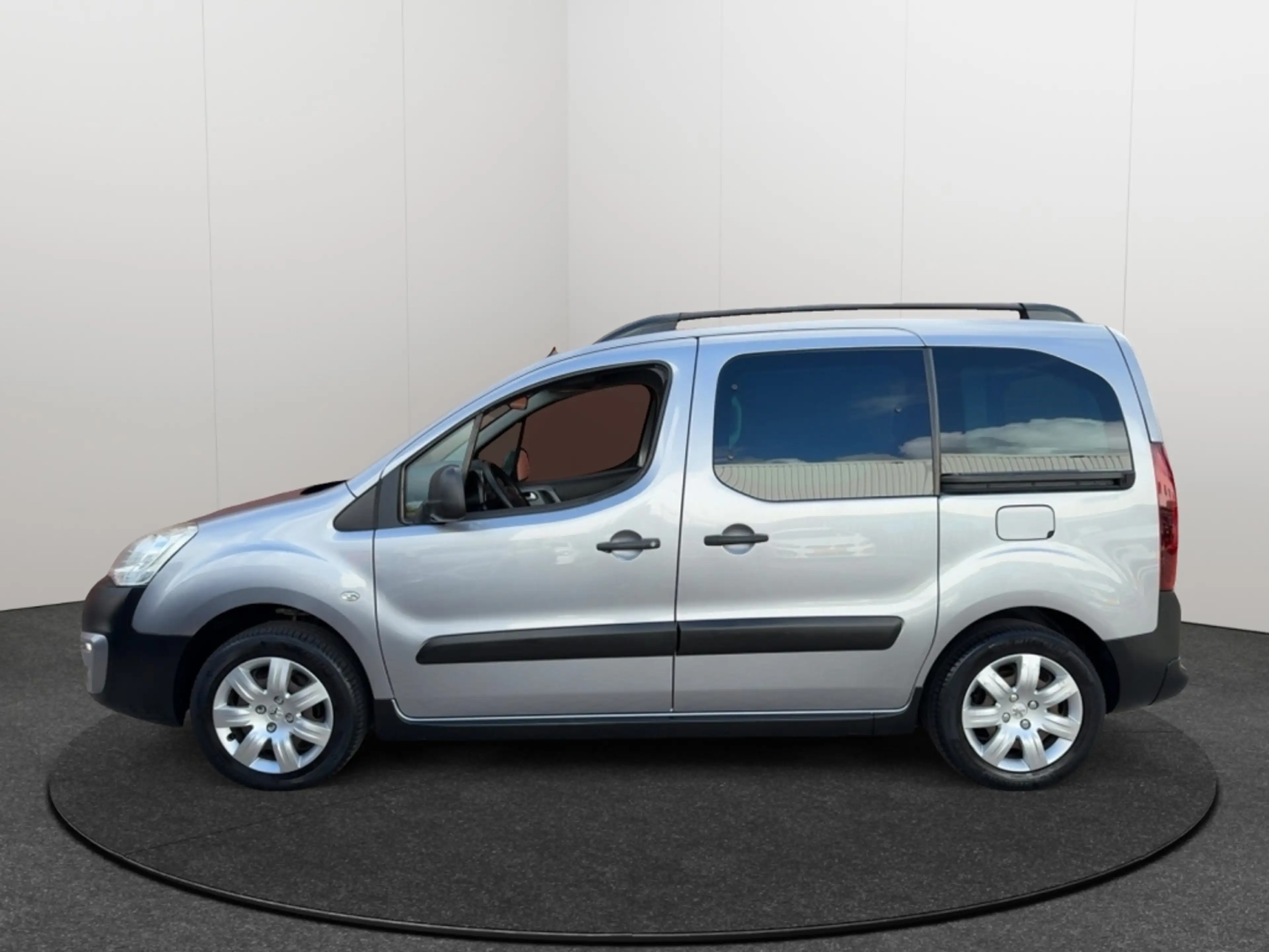 Peugeot Partner Tepee 1.2 PureTech 110PK Allure Camera Navigatie T — photo 22