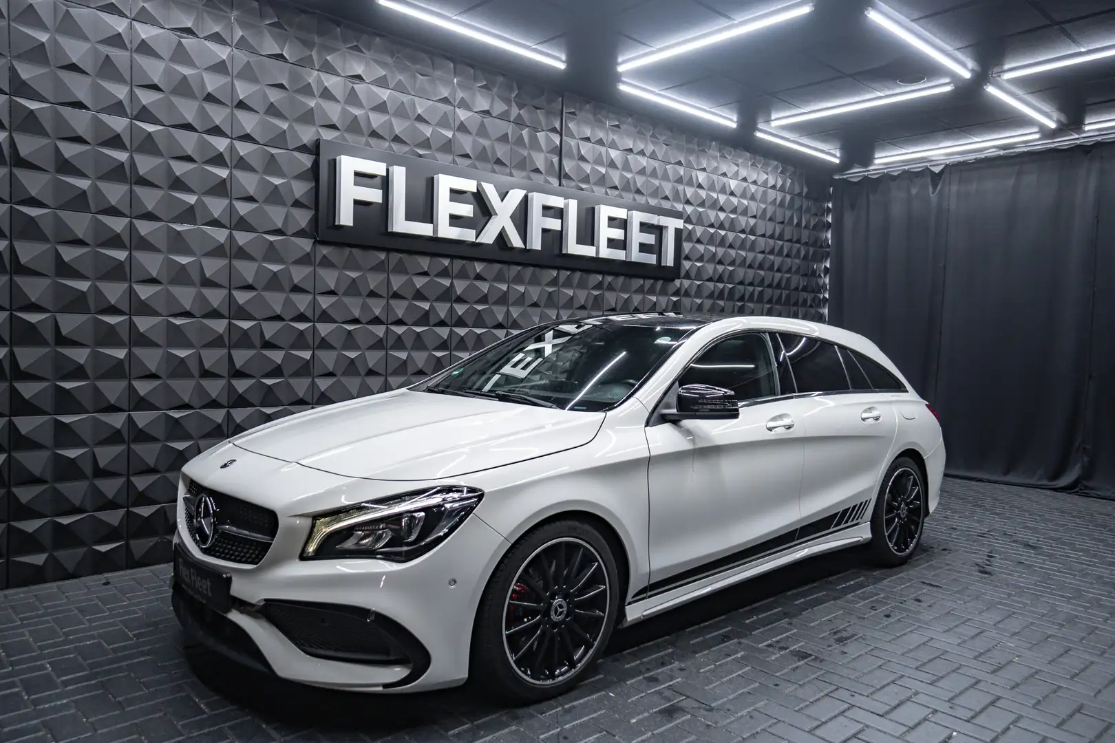 Mercedes-Benz CLA 220 d Shooting Brake AMG Pano LED Weiß - 2