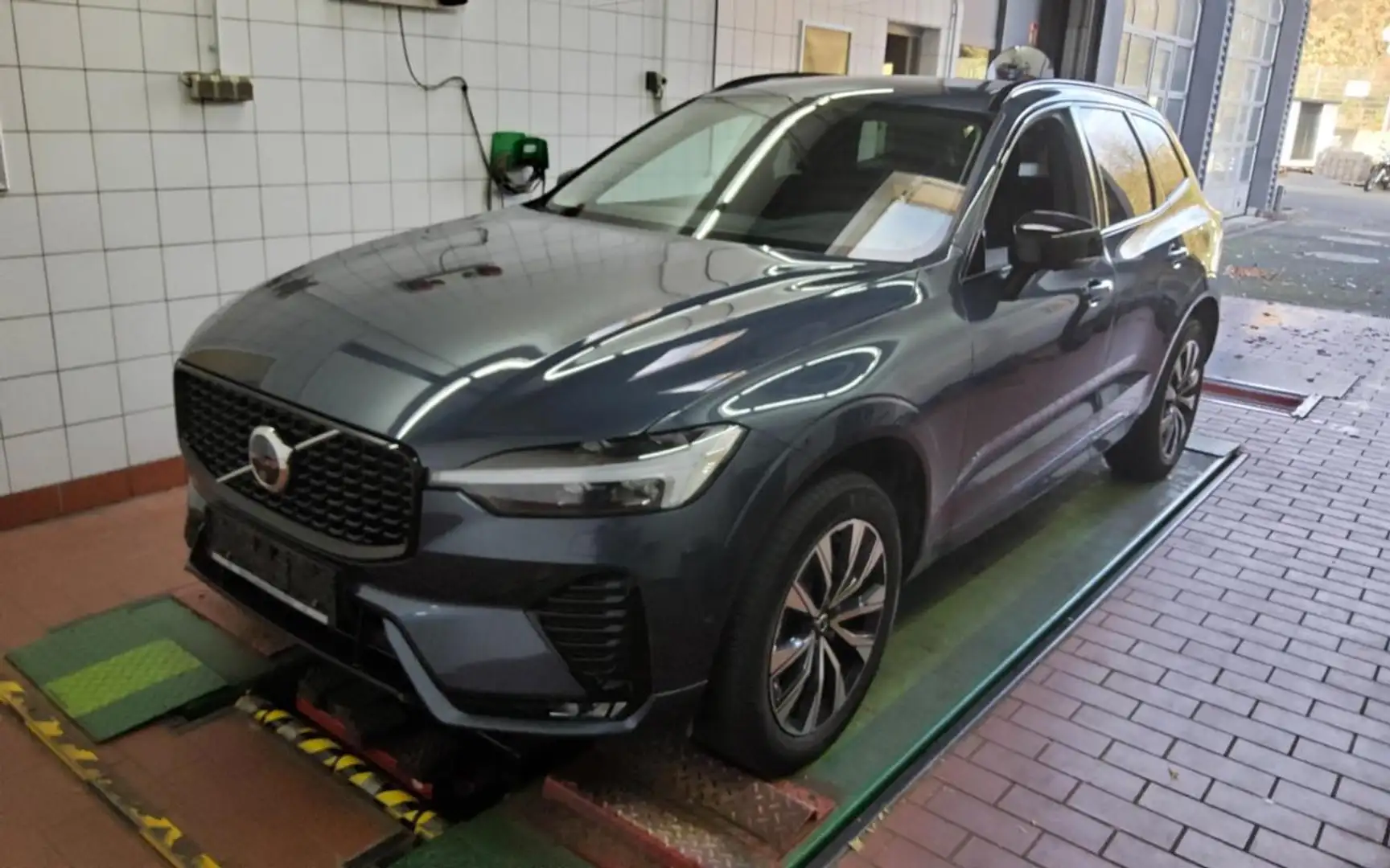 Volvo XC60 B4  PLUS DARK FAP+HKSOUND+LICHTPAK+PANO+MET Blau - 2