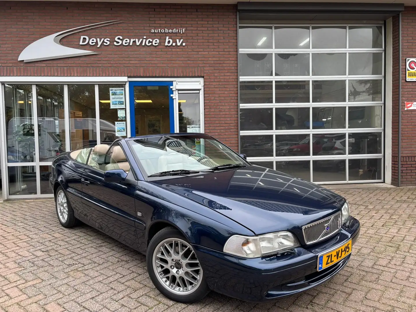 Volvo C70 Convertible 2.4 T Prestige Bleu - 1