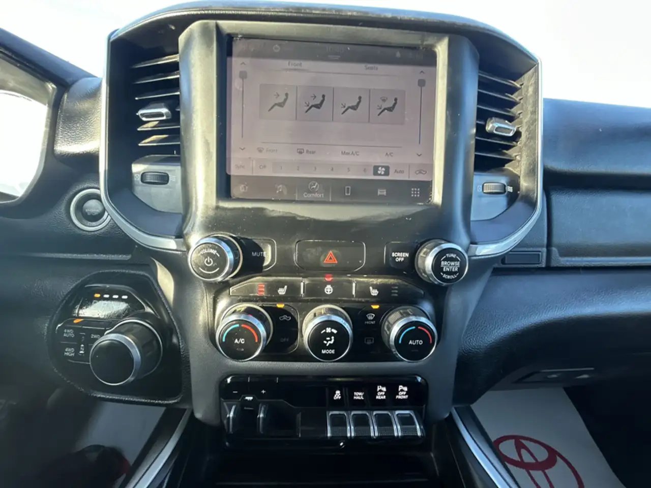 RAM 1500 снимка RAM 1500