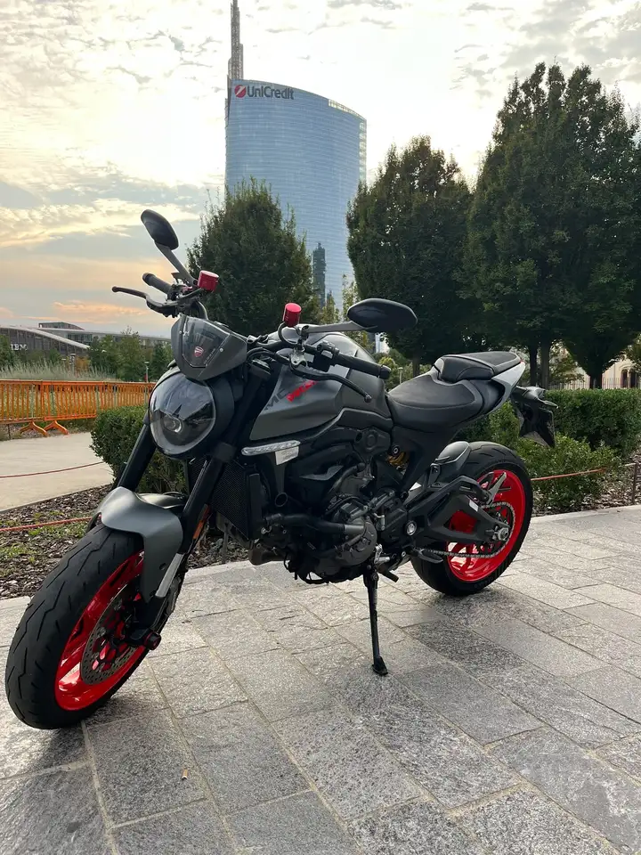 Ducati Monster 937