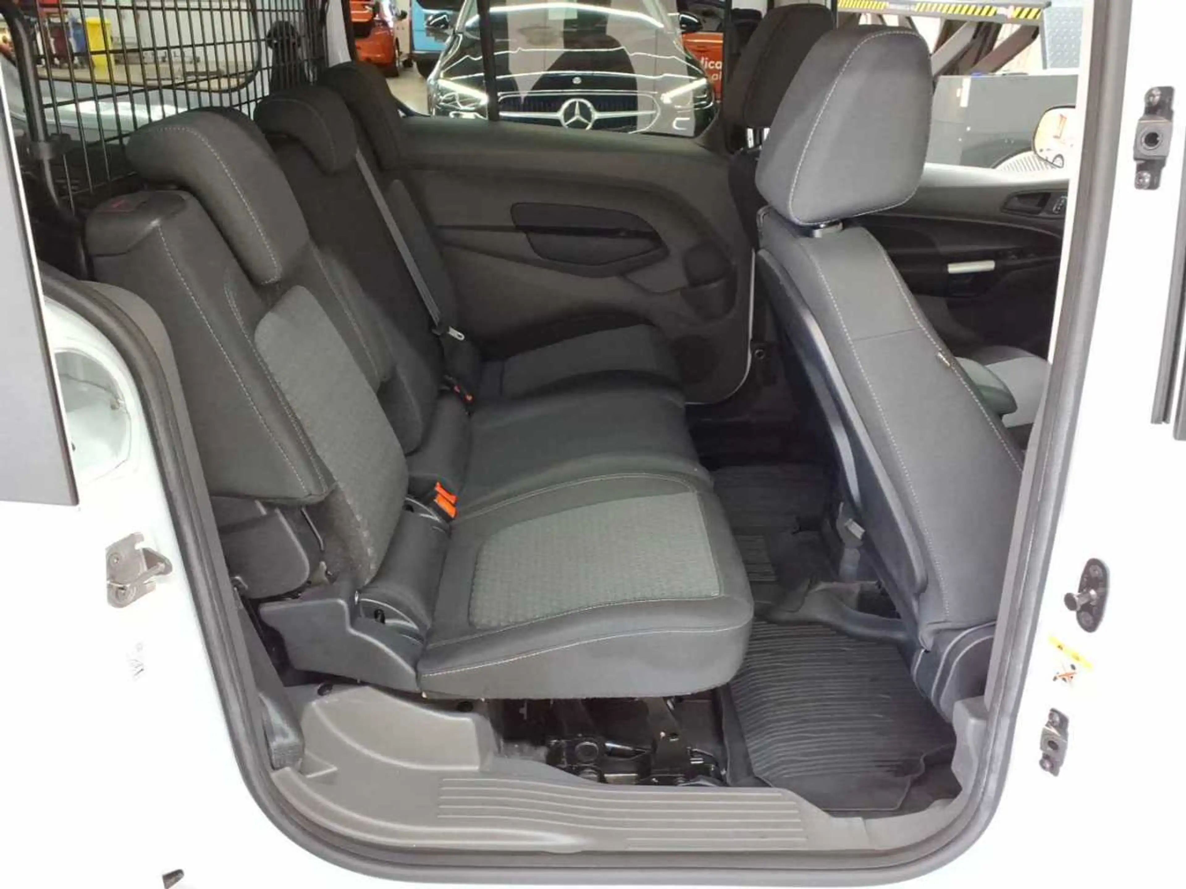 Ford Transit Transit Connect 240L2 Klima Navi PDC v/h — photo 12