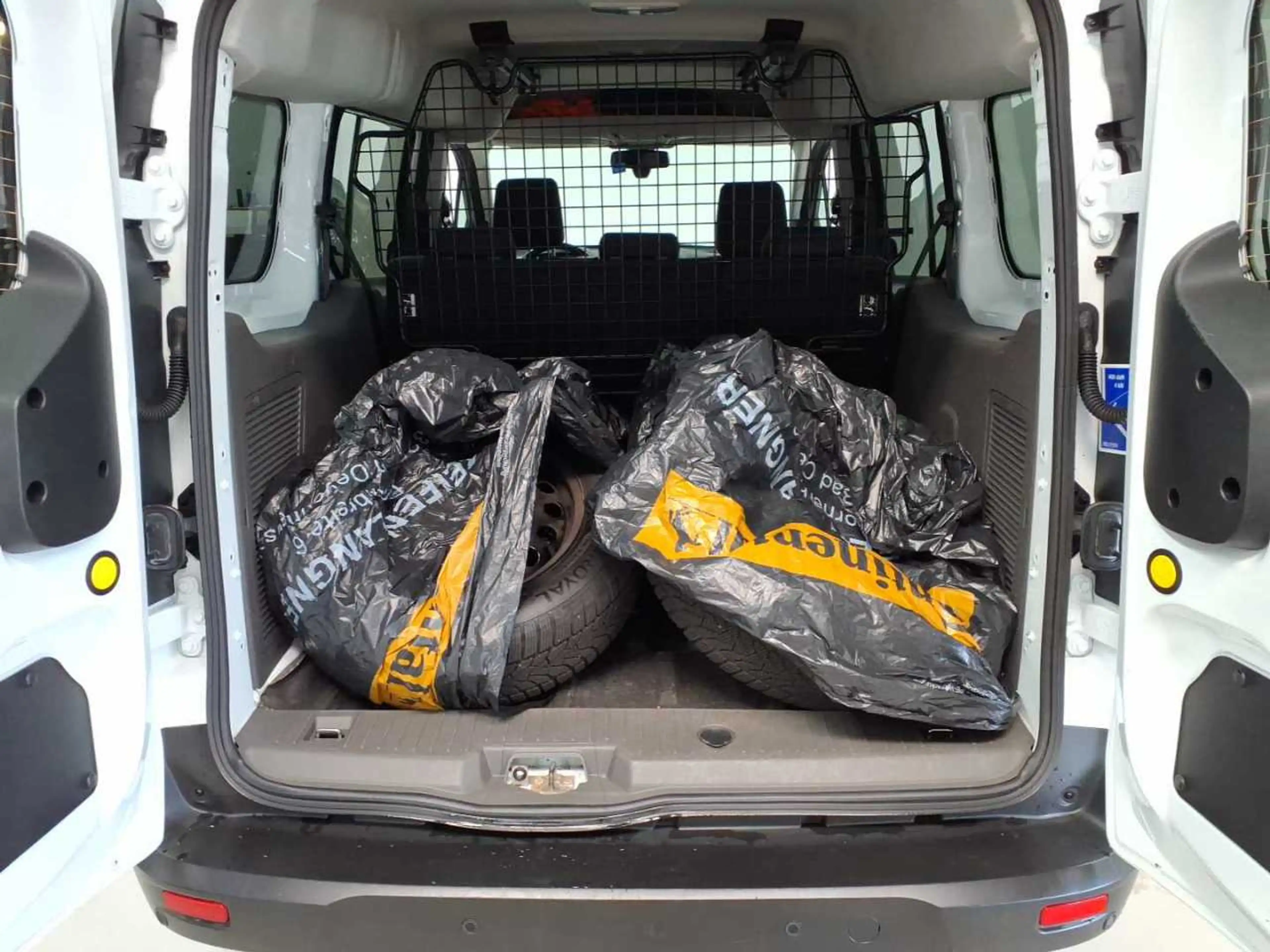 Ford Transit Transit Connect 240L2 Klima Navi PDC v/h — photo 13