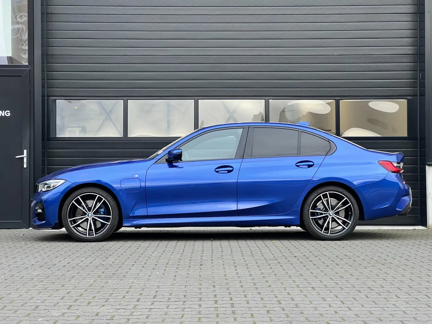 BMW 330 3-serie 330e eDrive Edition M-Sport|CAM|AMBI|KEYLE Bleu - 2