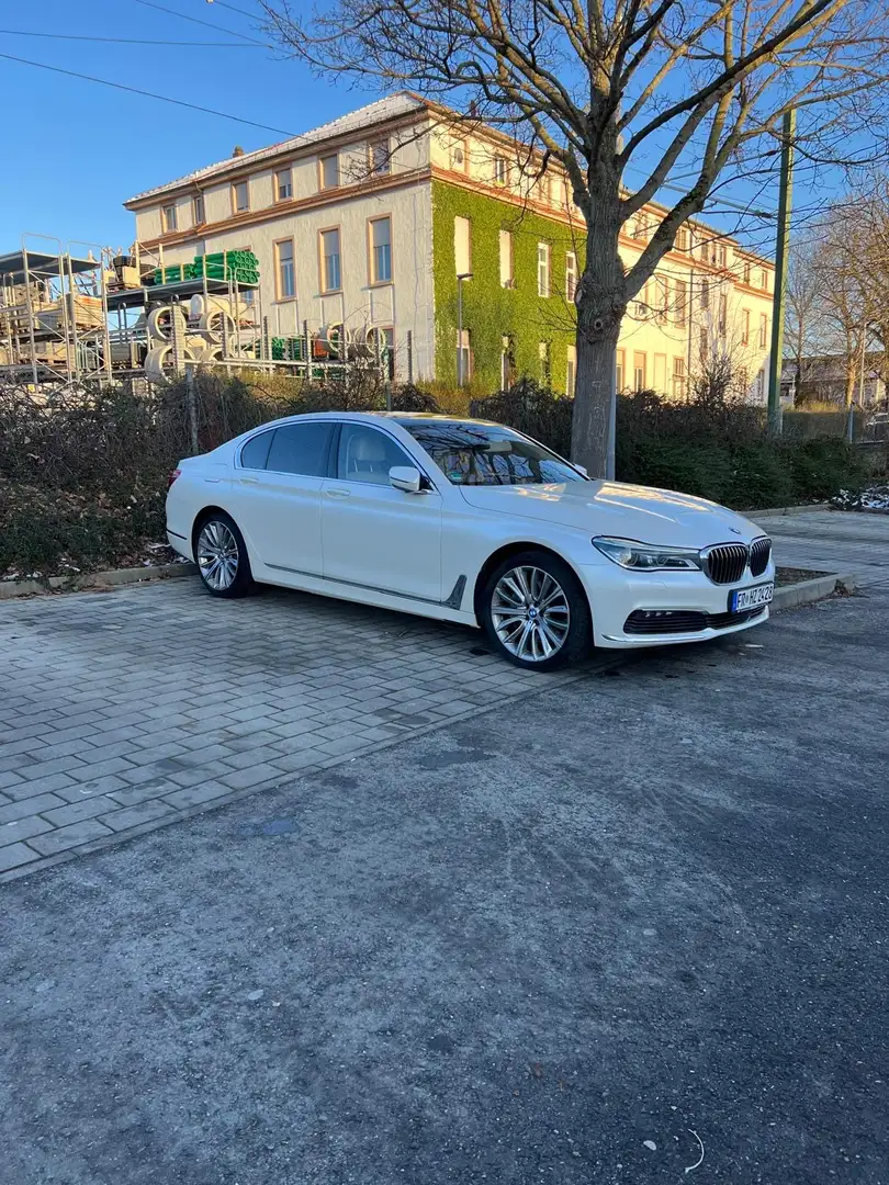 BMW 750 750d xDrive - 1
