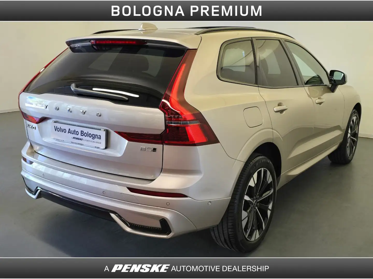 Volvo XC60 XC60 B5 AWD automatico Ultra Dark Grigio - 2