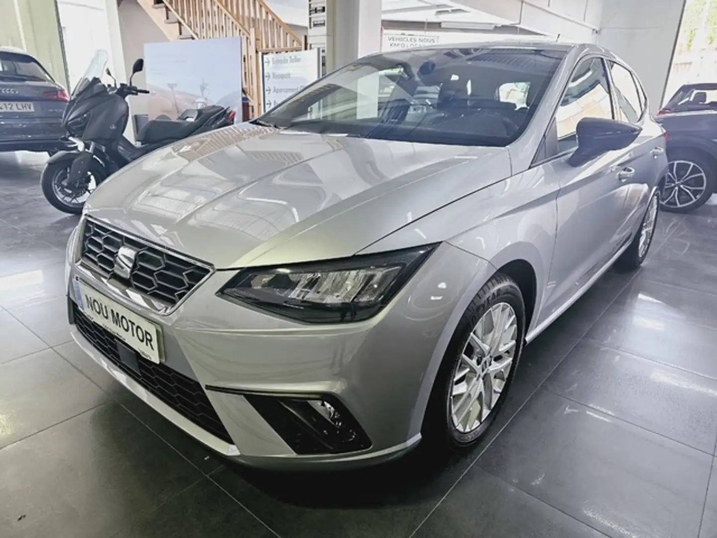 SEAT Ibiza 1.0 TSI S&S FR XS 115 Plateado - 1