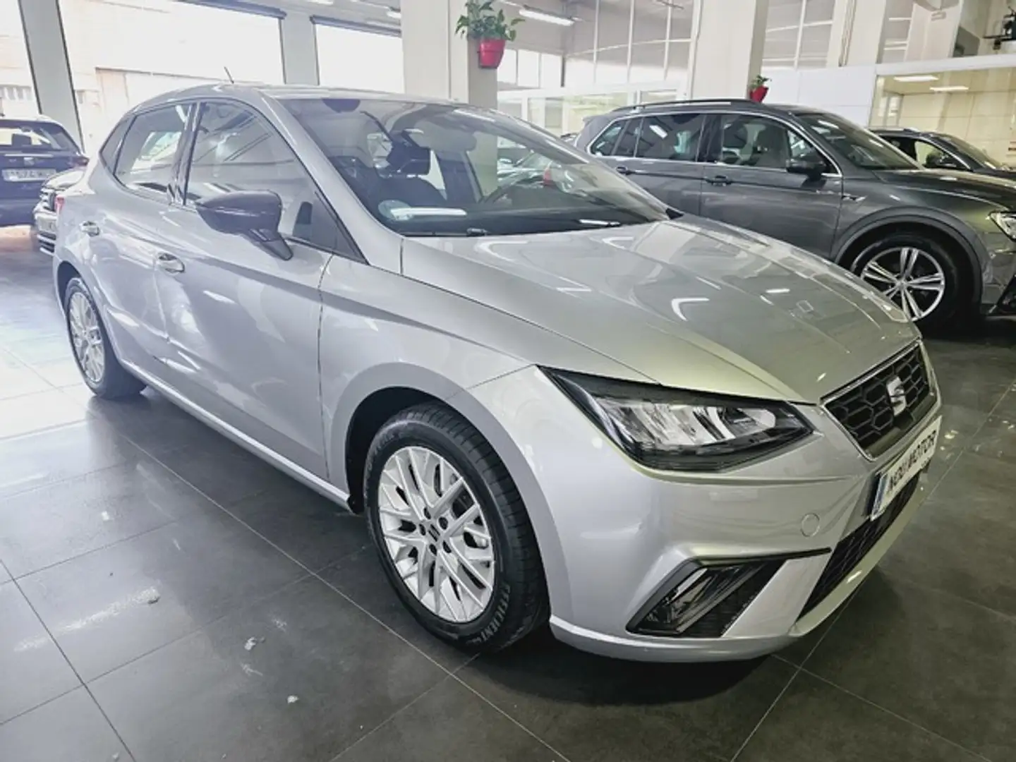 SEAT Ibiza 1.0 TSI S&S FR XS 115 Plateado - 2