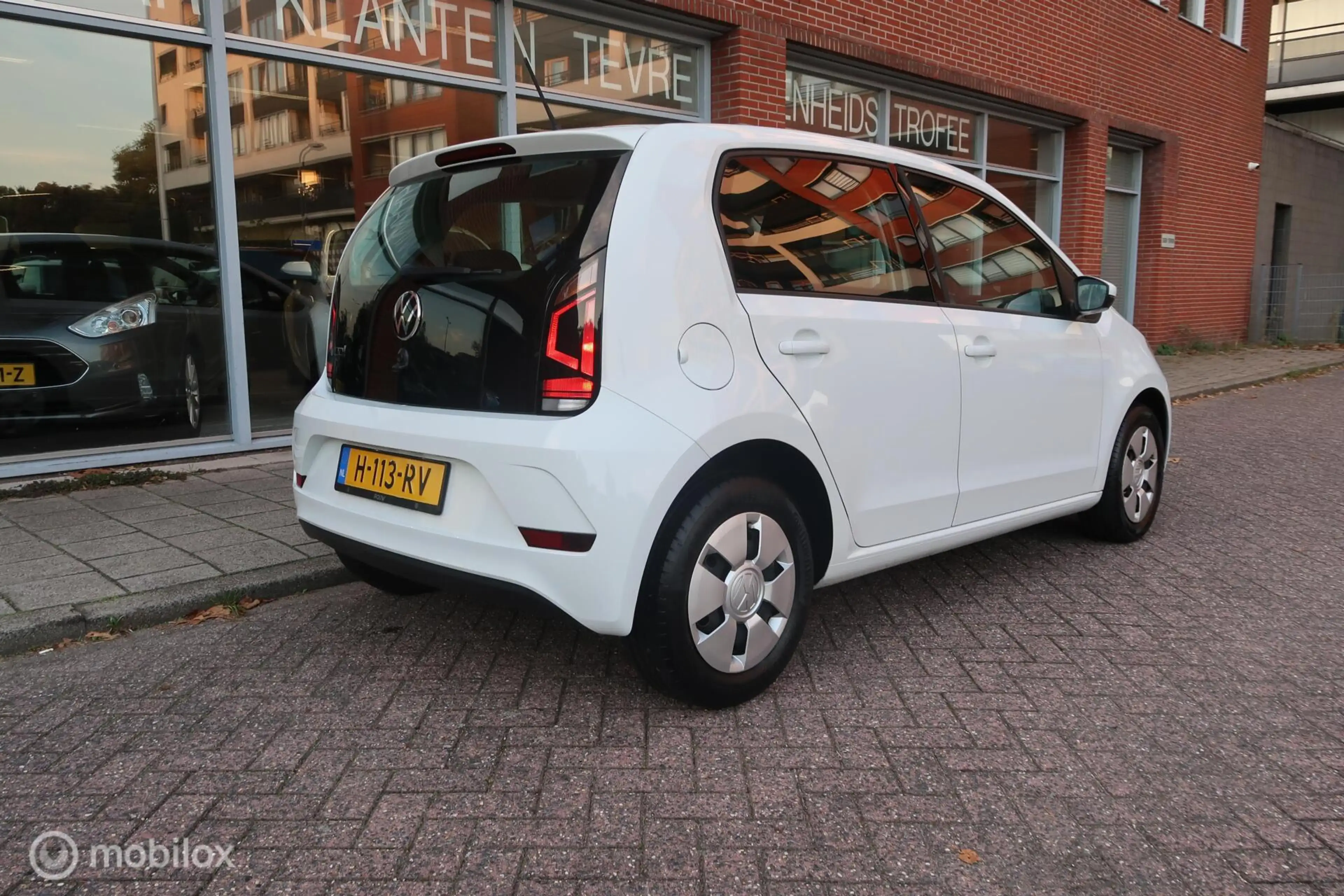 Volkswagen up! 1.0 BMT high up! Airco NAP 60 PK — photo 6