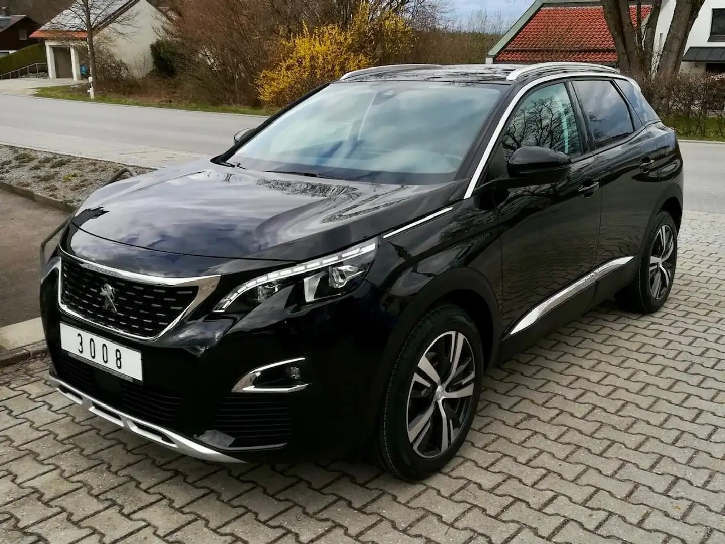 Peugeot 3008 Allure PT130 EAT8*1.Hand*FullLED*el.Heckkl.*Kamera Schwarz - 1