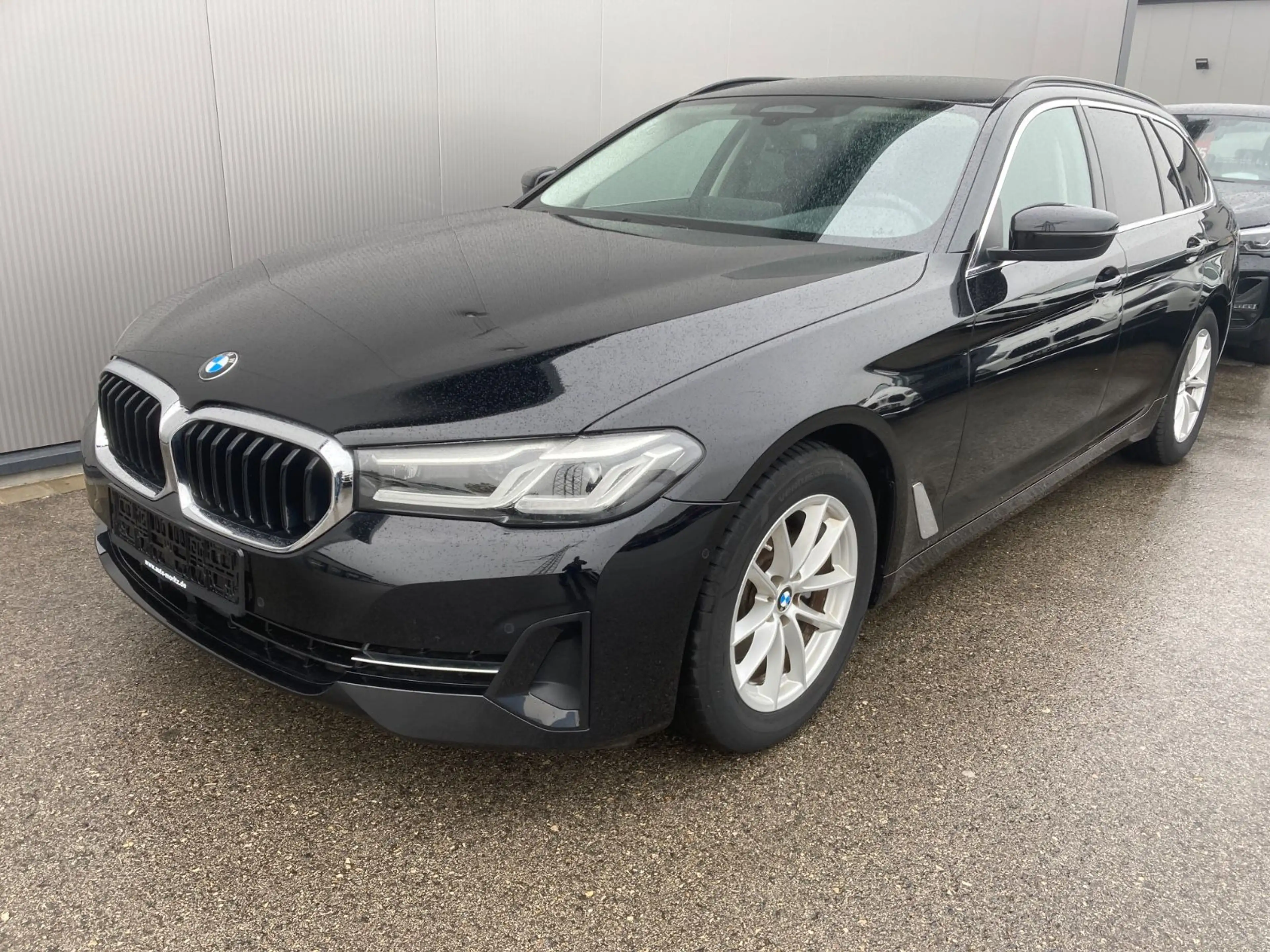 BMW 520 iA*Touring *WLAN*DAB*LED*Teilleder