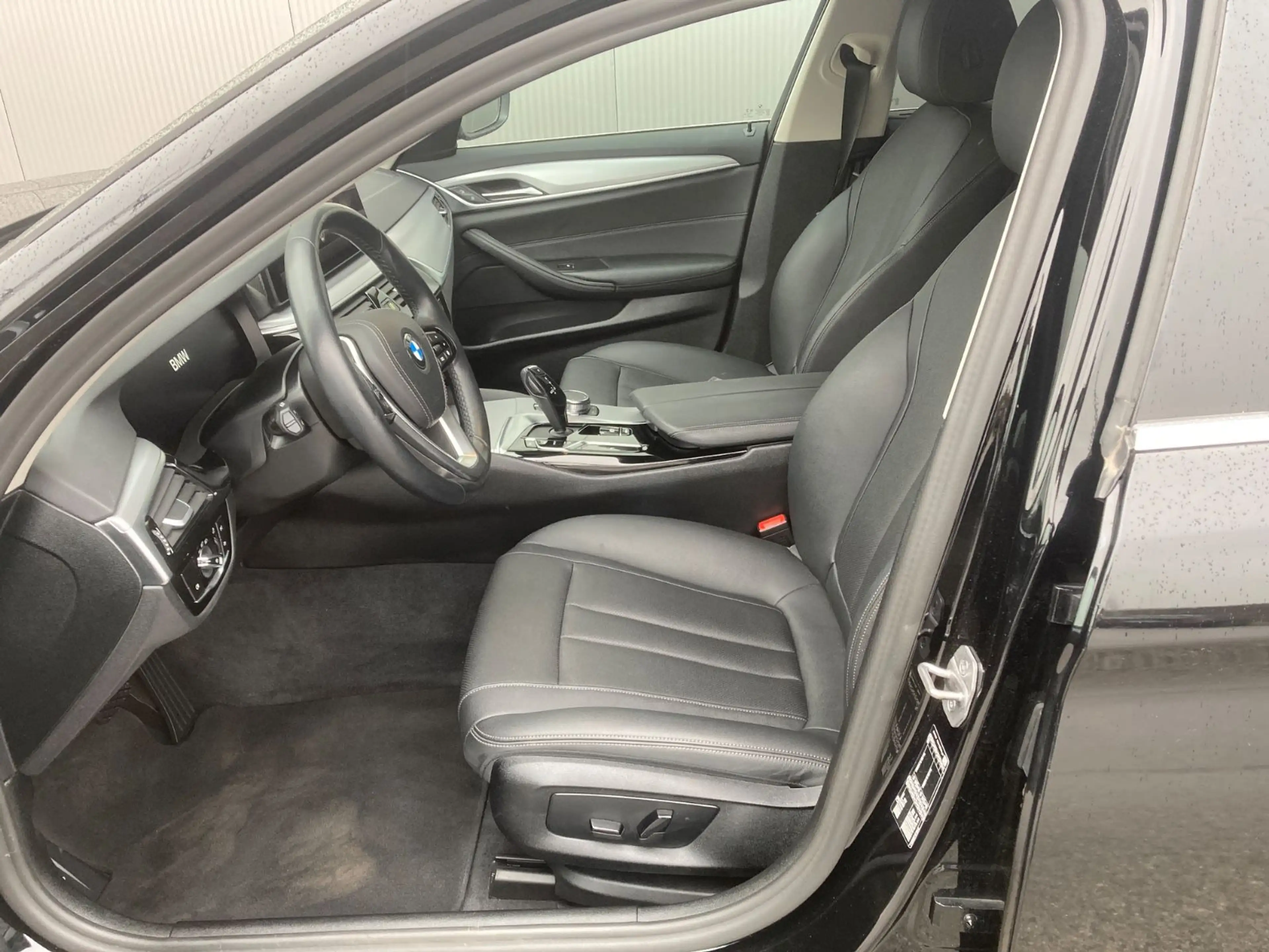 BMW 520 iA*Touring *WLAN*DAB*LED*Teilleder — photo 11