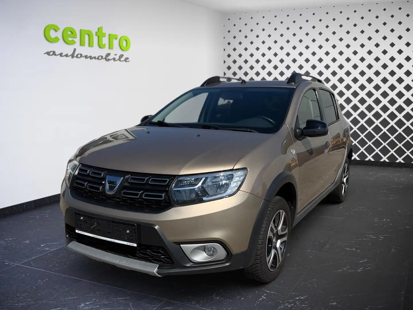 Dacia Sandero Stepway Celebration Beige - 1
