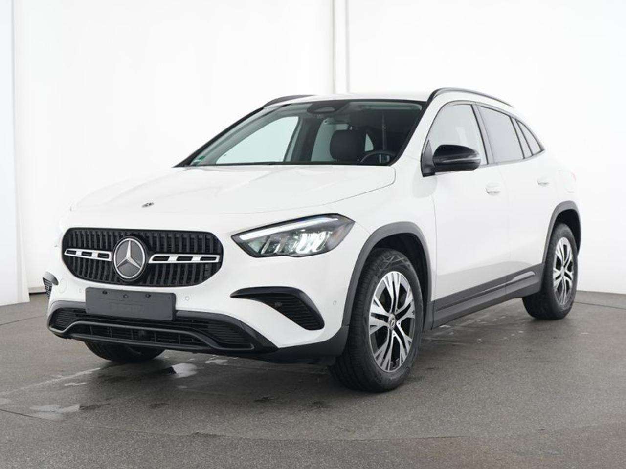 Mercedes-Benz GLA 180 Automatic Progressive Advanced