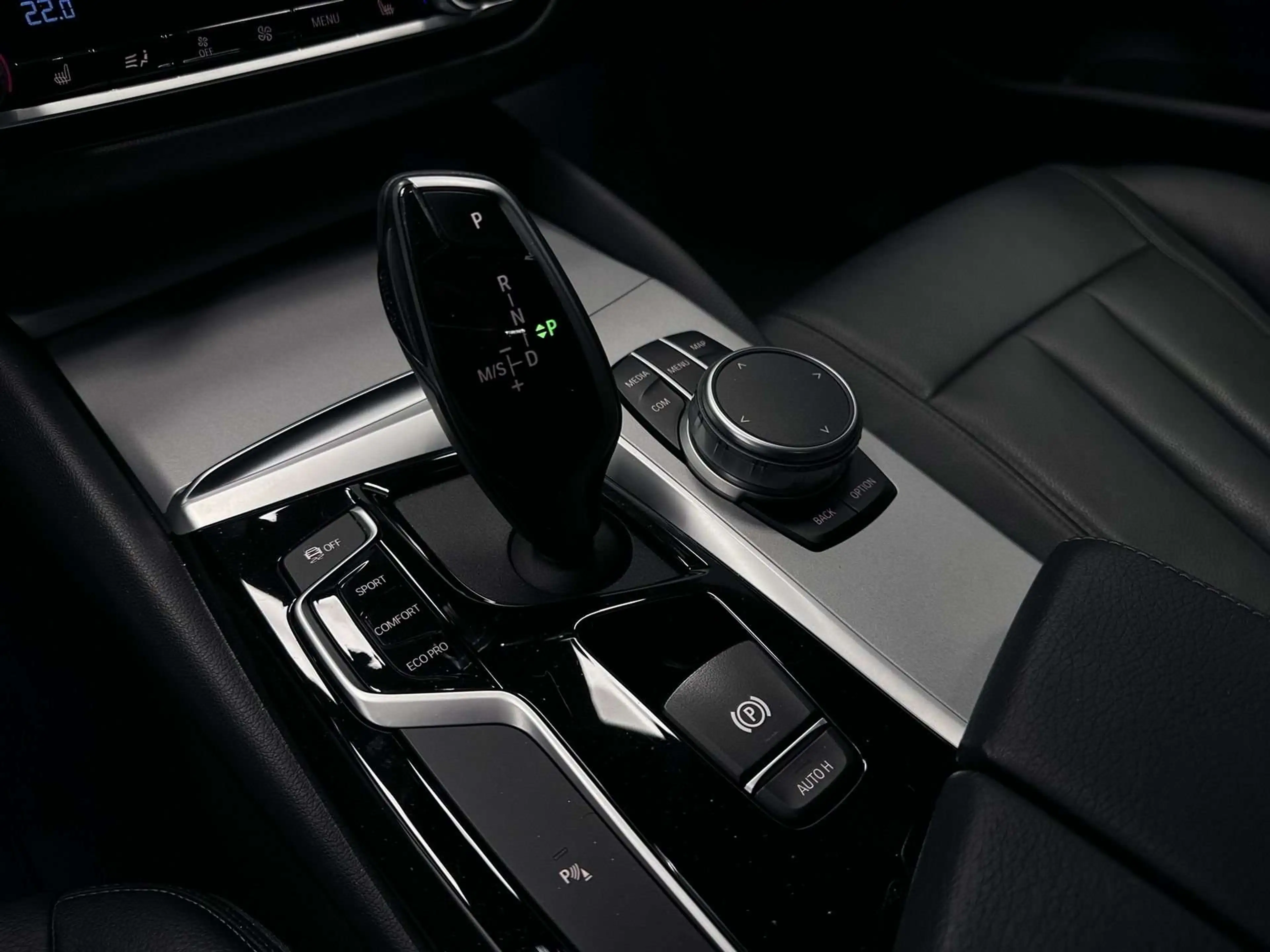 BMW 518 518d*AUT*CARPLAY*ZTLVERW.*LEDER*TOURING* — photo 28