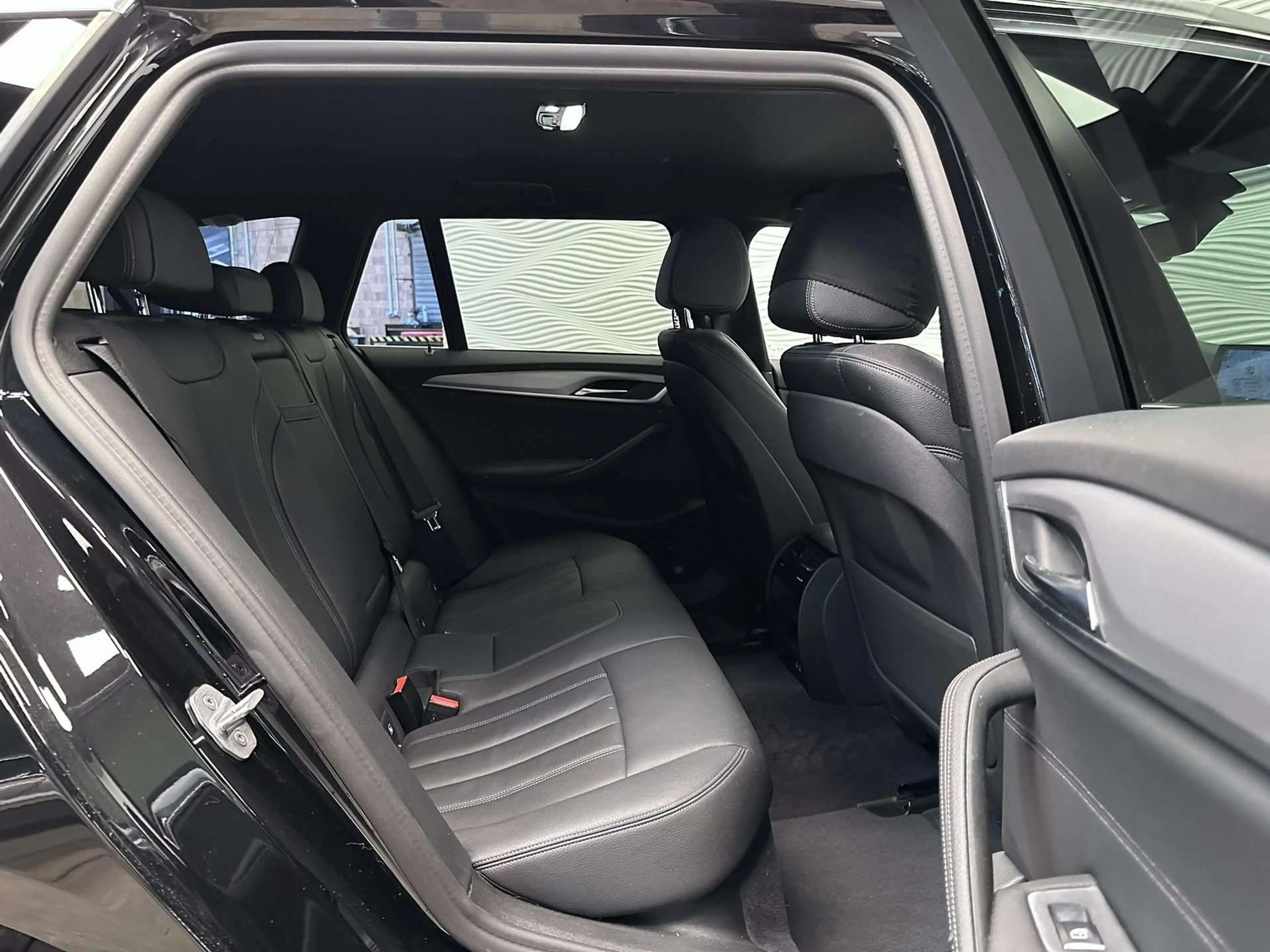 BMW 518 518d*AUT*CARPLAY*ZTLVERW.*LEDER*TOURING* — photo 35