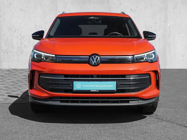 Volkswagen Tiguan view 3