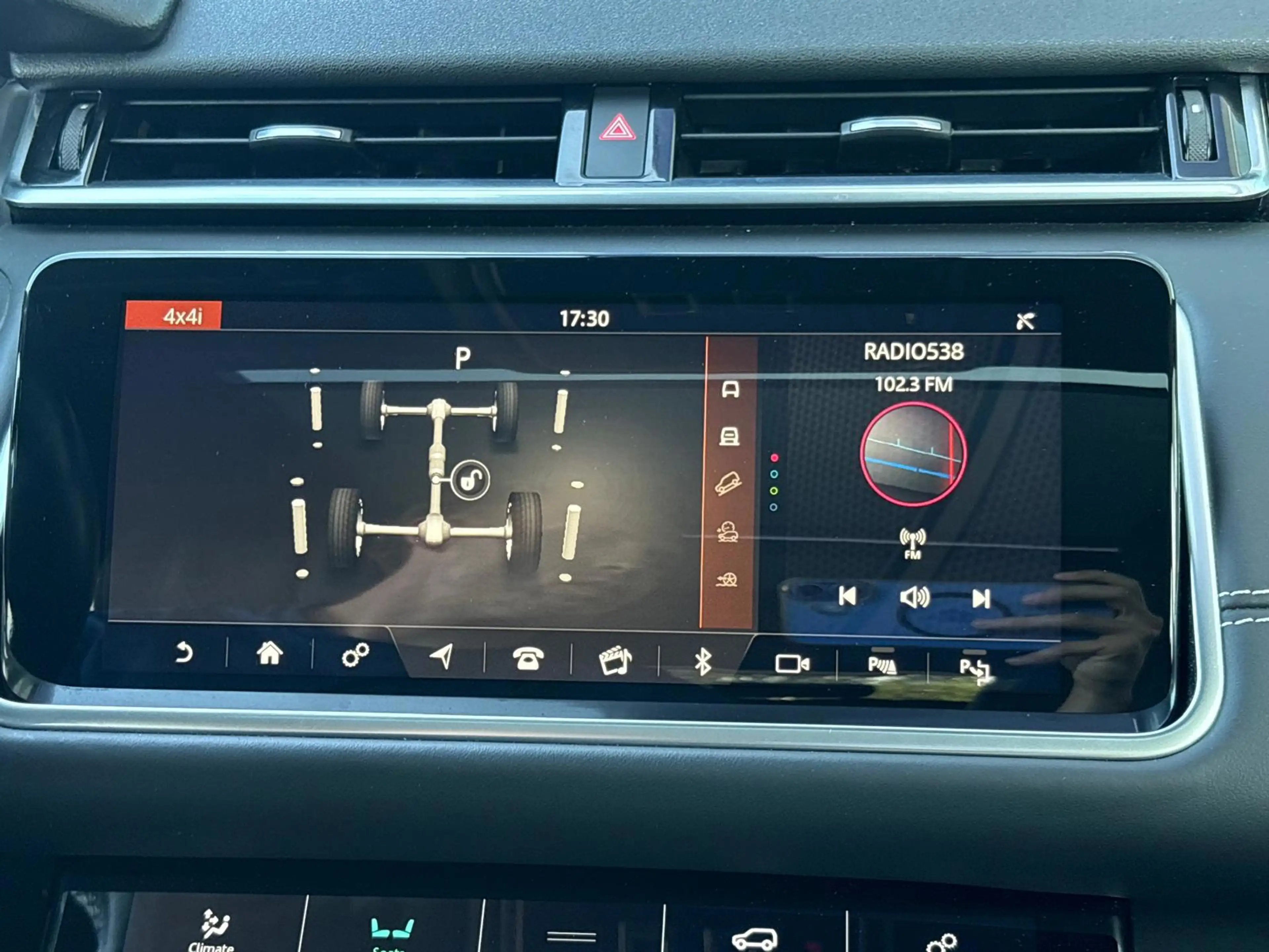 Land Rover Range Rover Velar 3.0 V6 SC AWD R-Dynamic HSE 381pk Panoramadak / 22 — photo 38