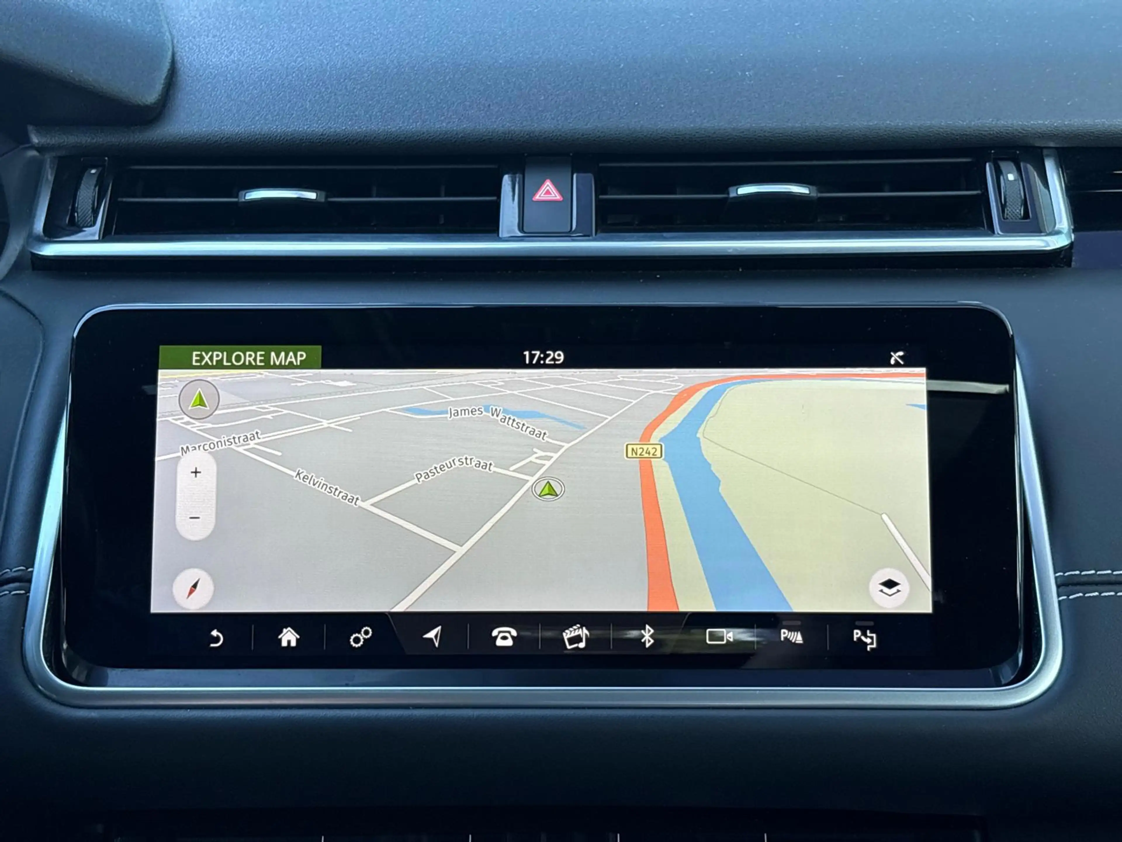 Land Rover Range Rover Velar 3.0 V6 SC AWD R-Dynamic HSE 381pk Panoramadak / 22 — photo 26