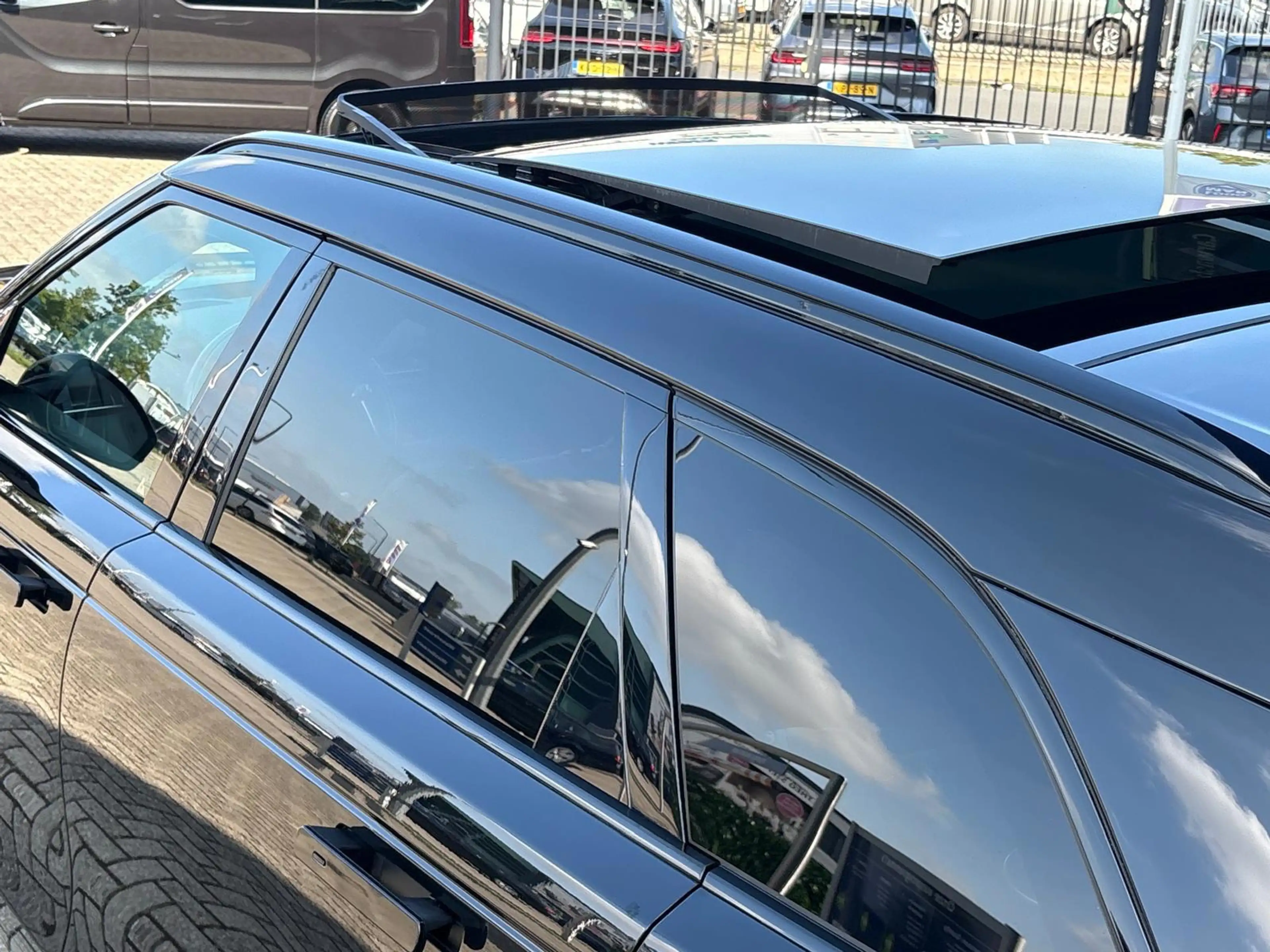 Land Rover Range Rover Velar 3.0 V6 SC AWD R-Dynamic HSE 381pk Panoramadak / 22 — photo 50