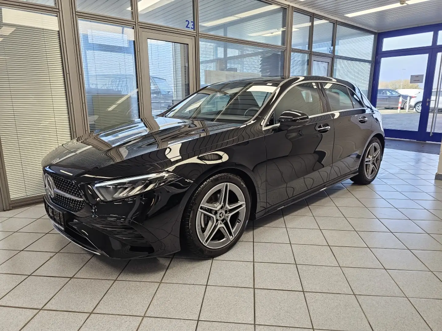 Mercedes-Benz A 200 AMG Line Navi,HighLED,SHZ,Klimaaut,Tempom. Schwarz - 2
