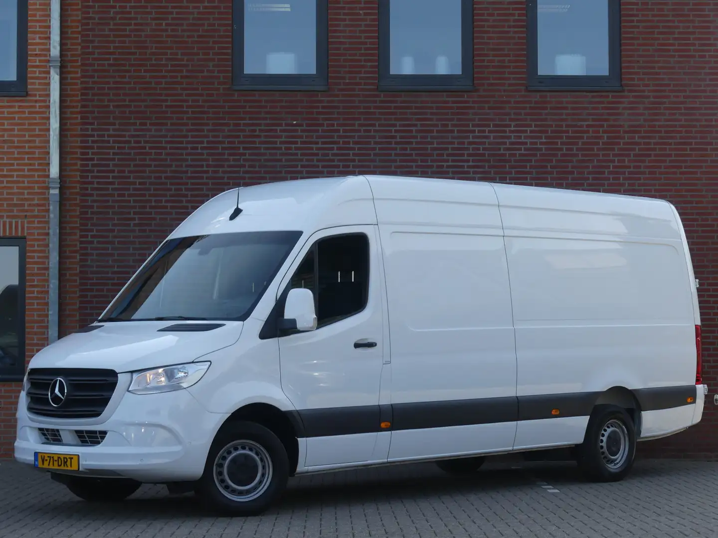 Mercedes-Benz Sprinter 317 CDI L3H2 Camera/PDC/Cruise control/Airco White - 1