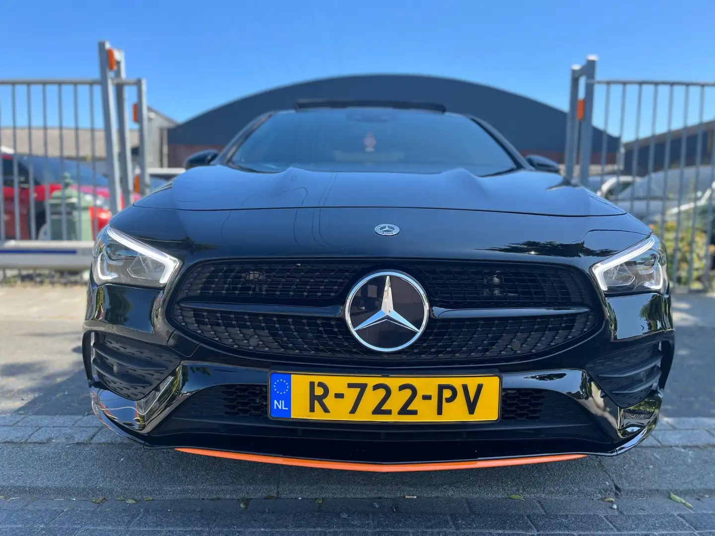 Mercedes-Benz CLA 250 Orange Art Edition | Pano | sfeer | 19” | camera | Zwart - 2