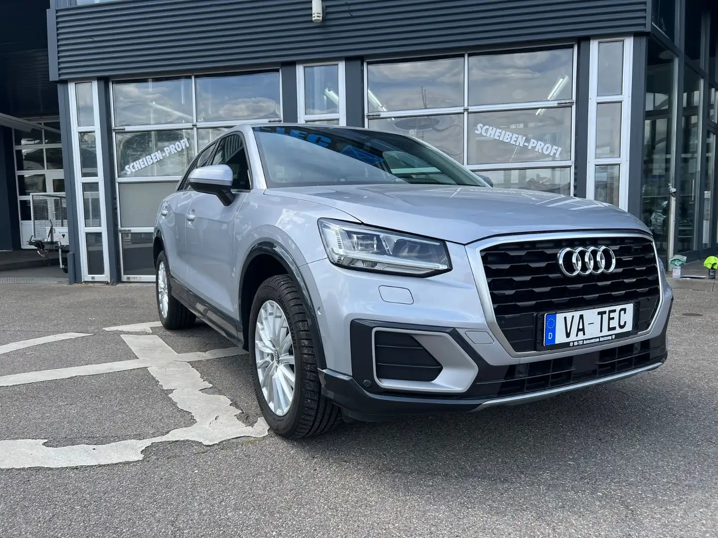Audi Q2 design 1,0l ultra /AMBIENTE/TEMPOMAT Silber - 2