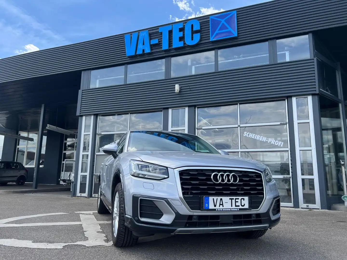 Audi Q2 design 1,0l ultra /AMBIENTE/TEMPOMAT Silber - 1