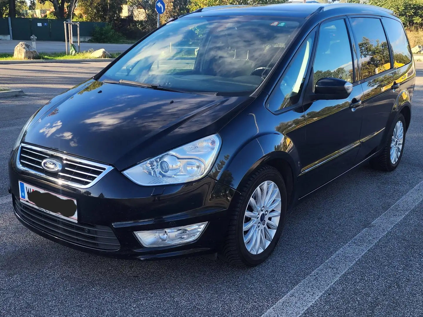 Ford Galaxy Galaxy Business 2,0 TDCi DPF Business Schwarz - 1