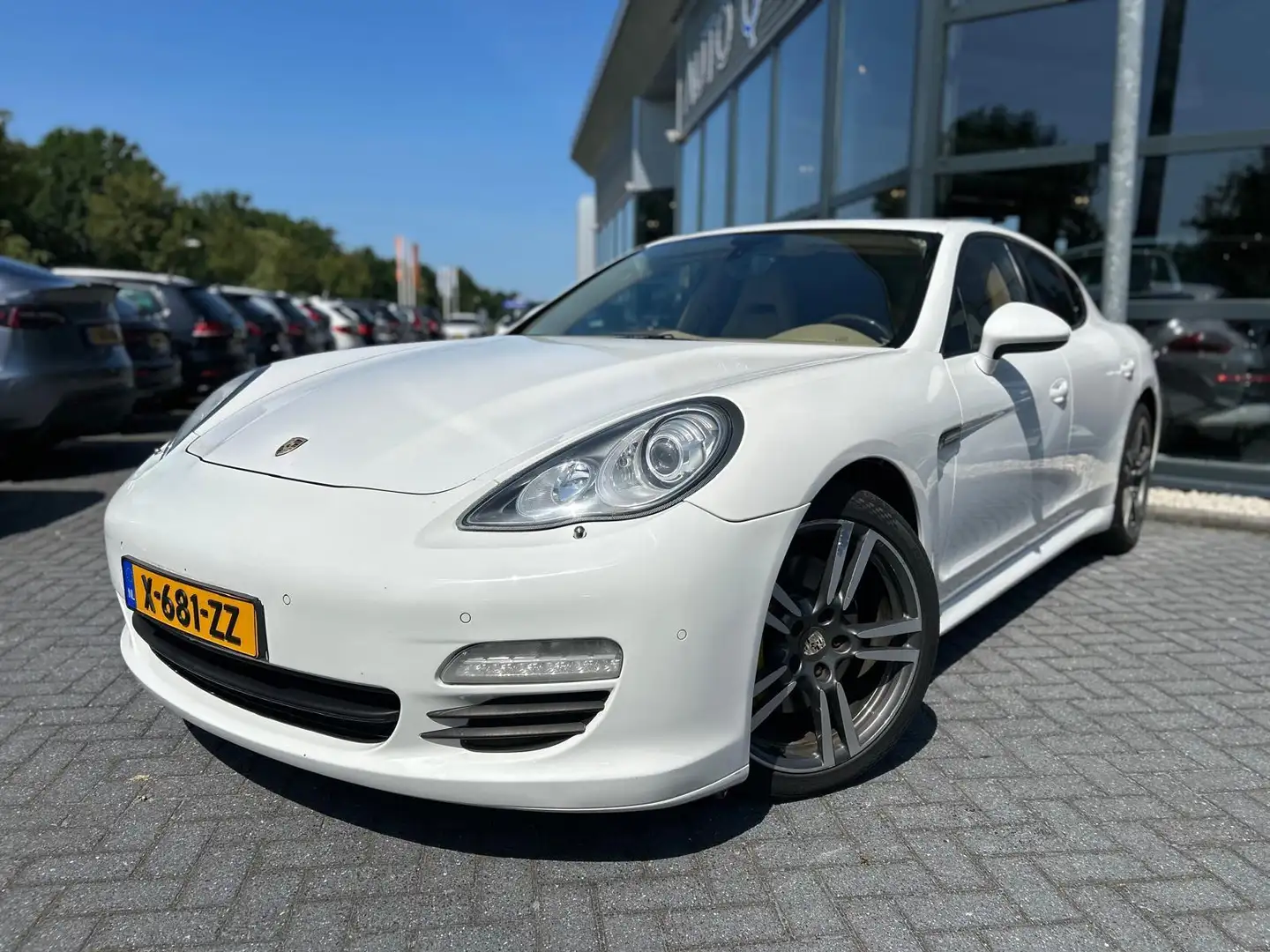 Porsche Panamera 3.6 4 | Automaat | Panorama | Dealer onderhouden | Blanc - 2