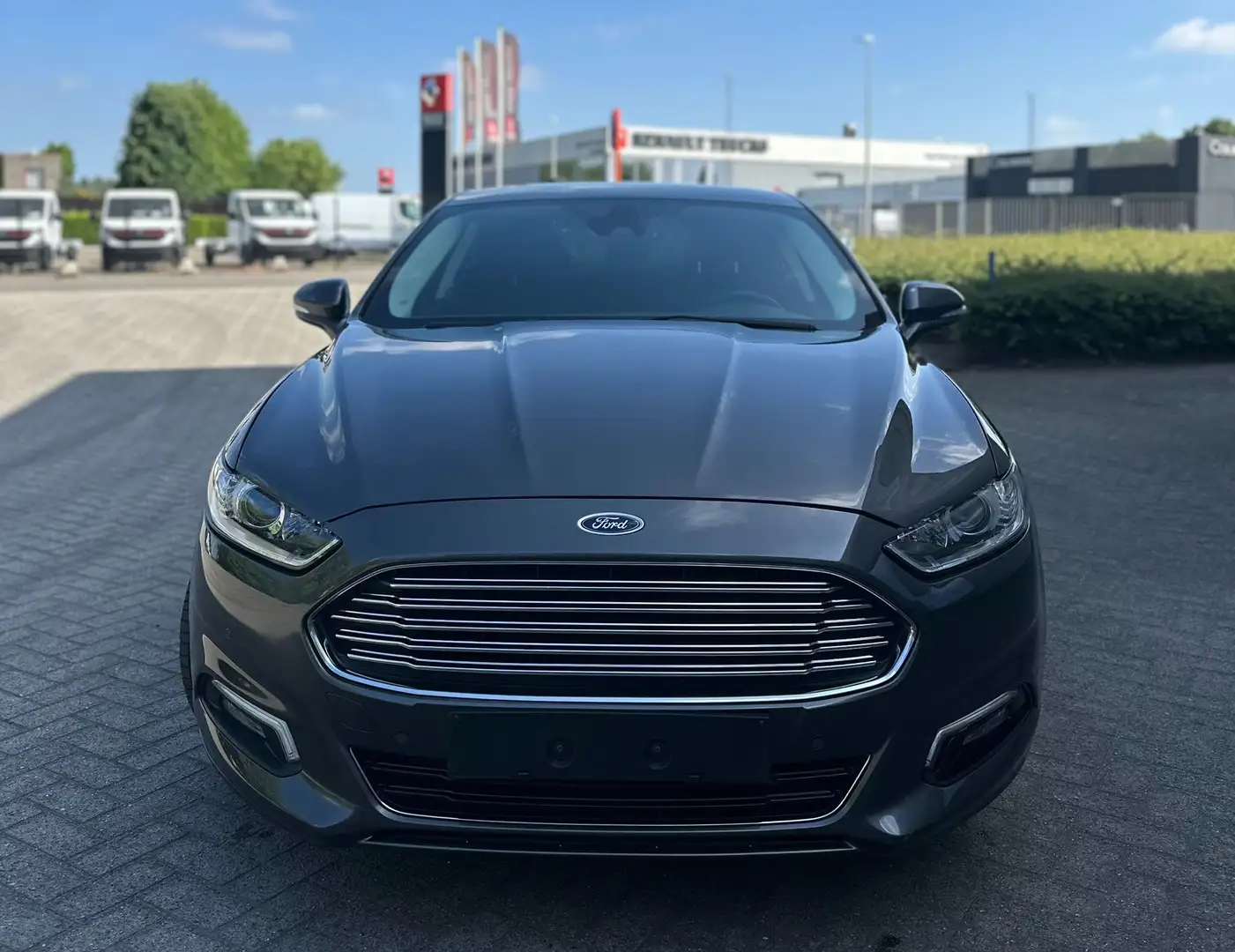 Ford Mondeo Mondeo 2.0  Turnier Aut. Ghia Gris - 2