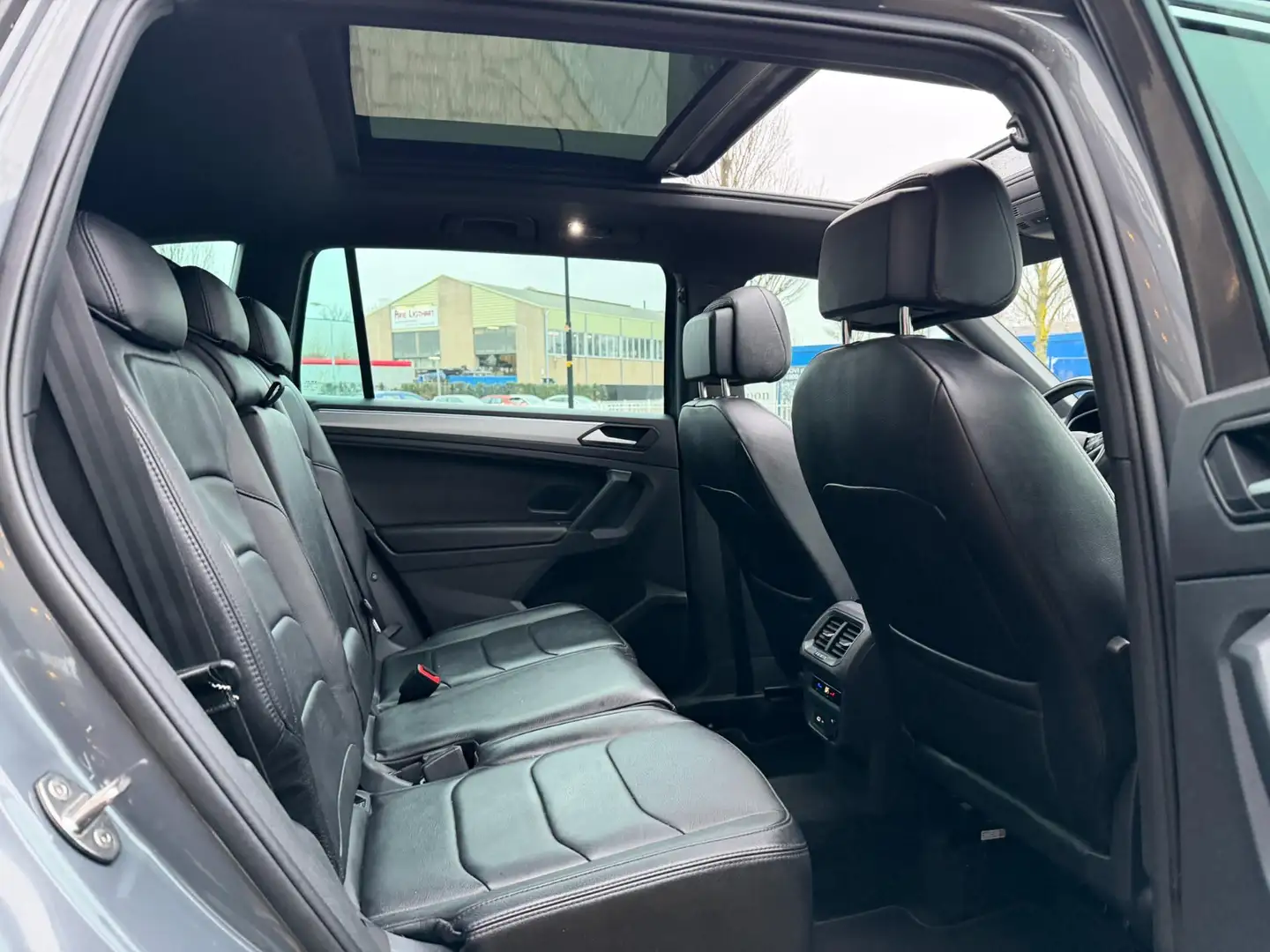 SEAT Tarraco 1.5 TSI Style Business Intense Aut|NAVI|PANO|CAM Grau - 2