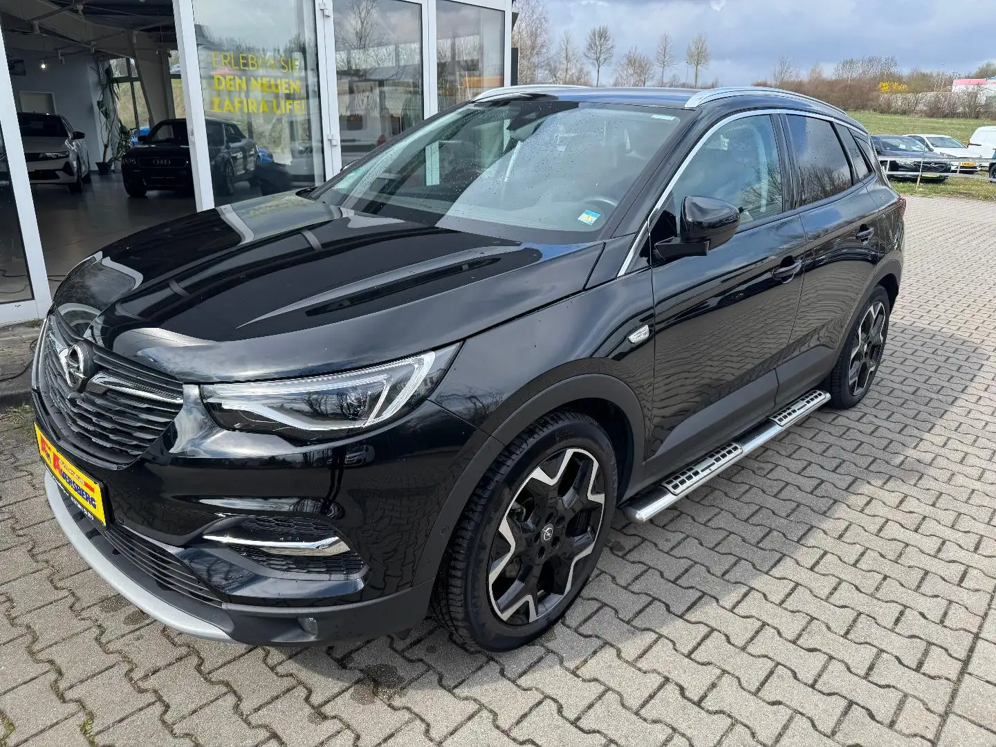 Opel Grandland ULTIMATE HYBRID Schwarz - 1