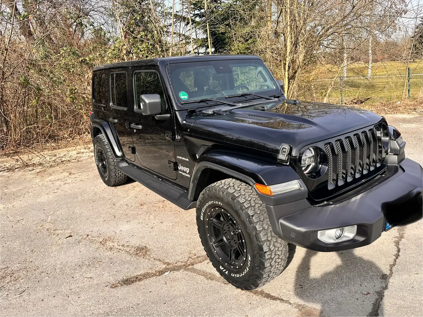 Jeep Wrangler Sahara Schwarz - 2