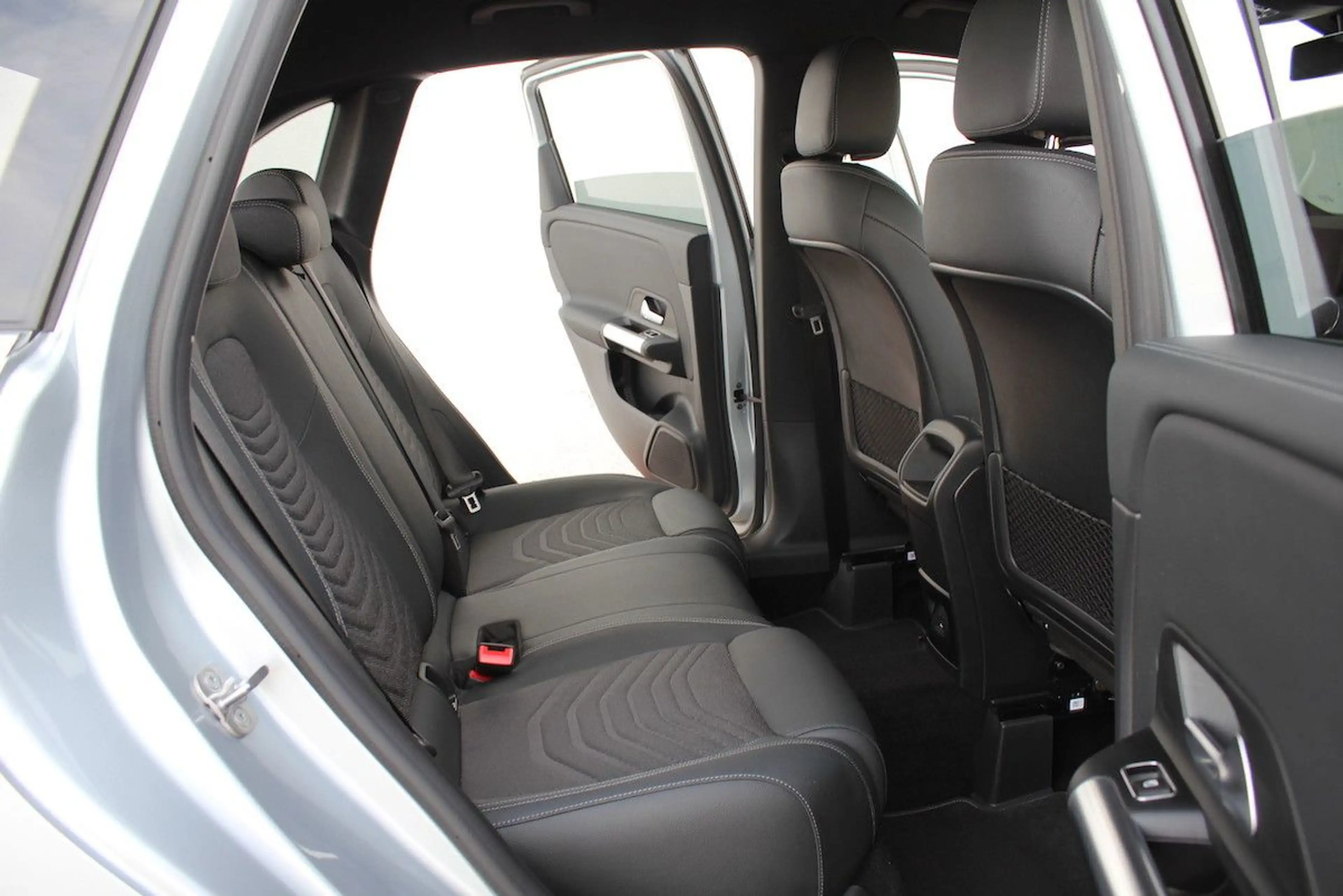 Mercedes-Benz B 180 d 8G Progressive Line Urban 458 WideScreen — photo 10