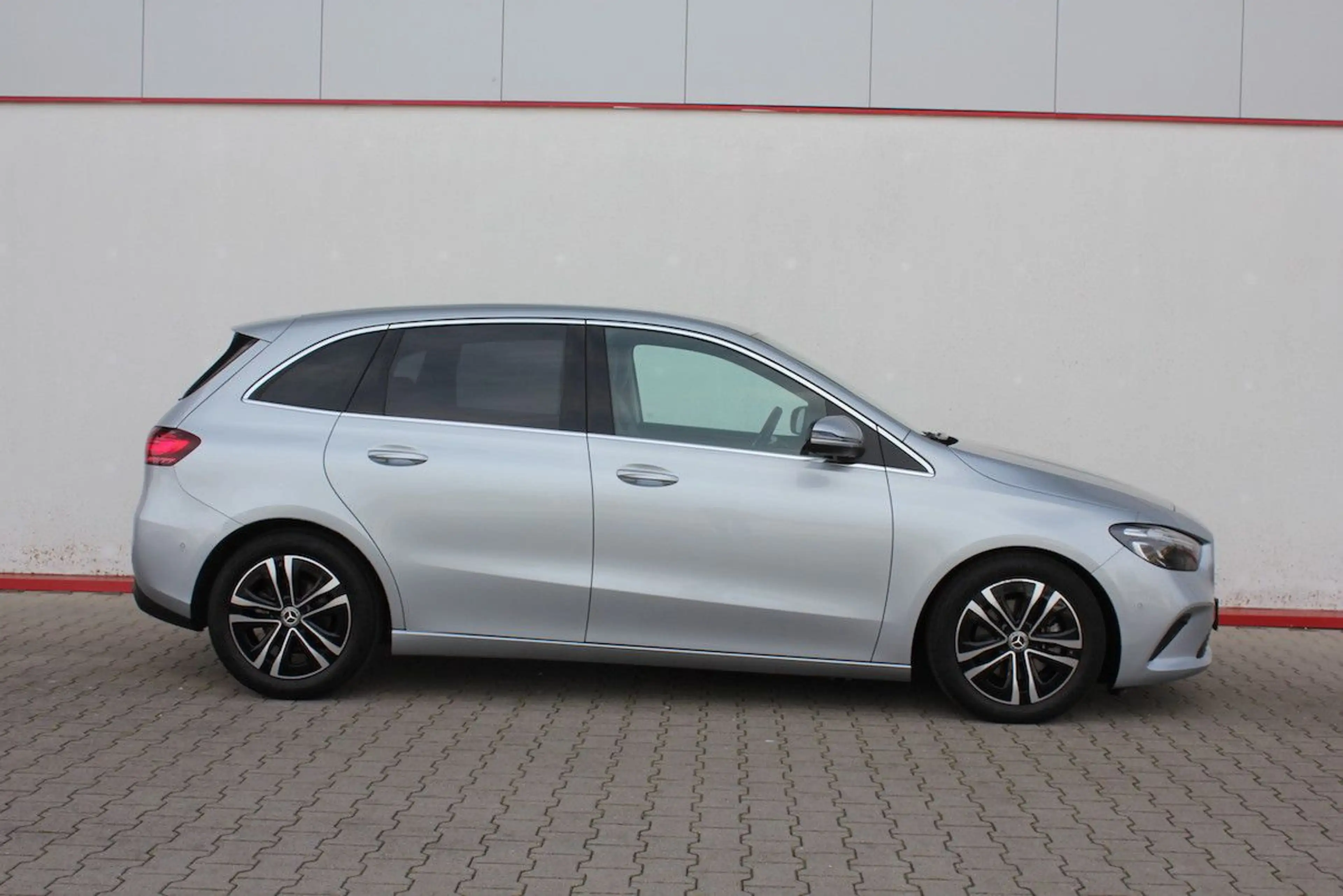 Mercedes-Benz B 180 d 8G Progressive Line Urban 458 WideScreen — photo 3