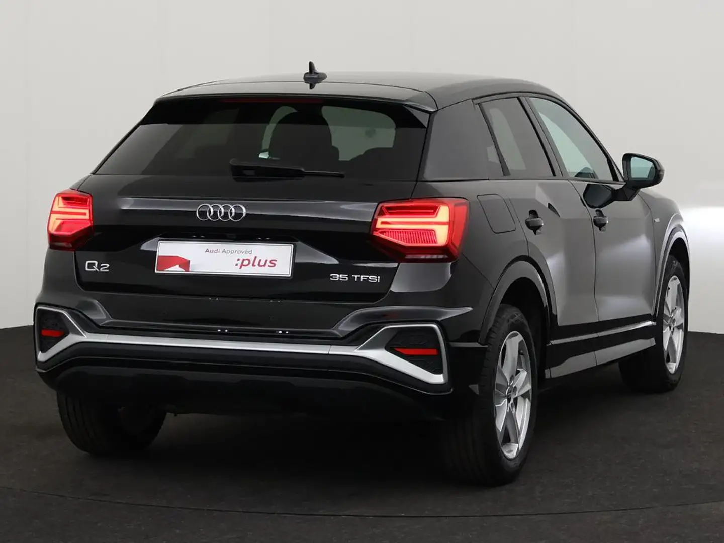 Audi Q2 S-Line 35 TFSI 150 PK S-tronic / Leder / Camera / Apple Carplay Noir - 2