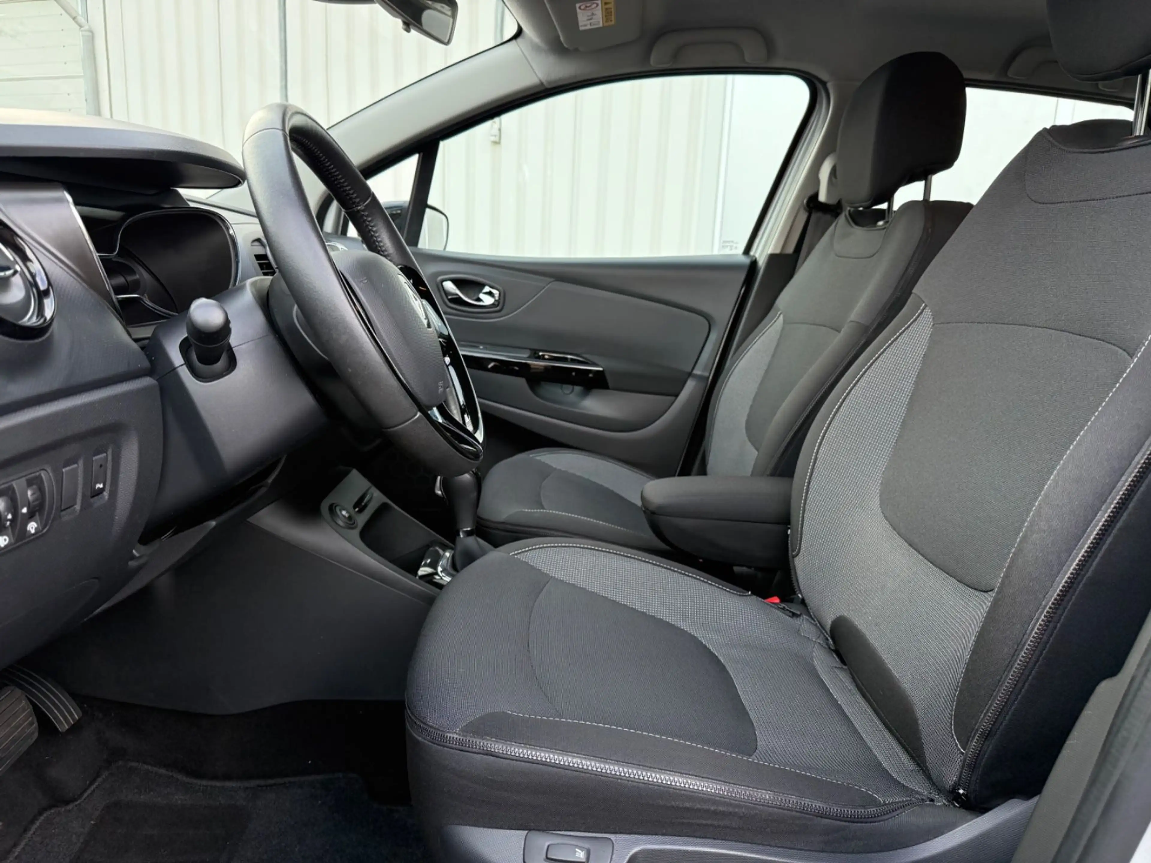 Renault Captur 1,2 88kW 120PS Luxe/Automatik/KAM/SHZ/NAV — photo 6