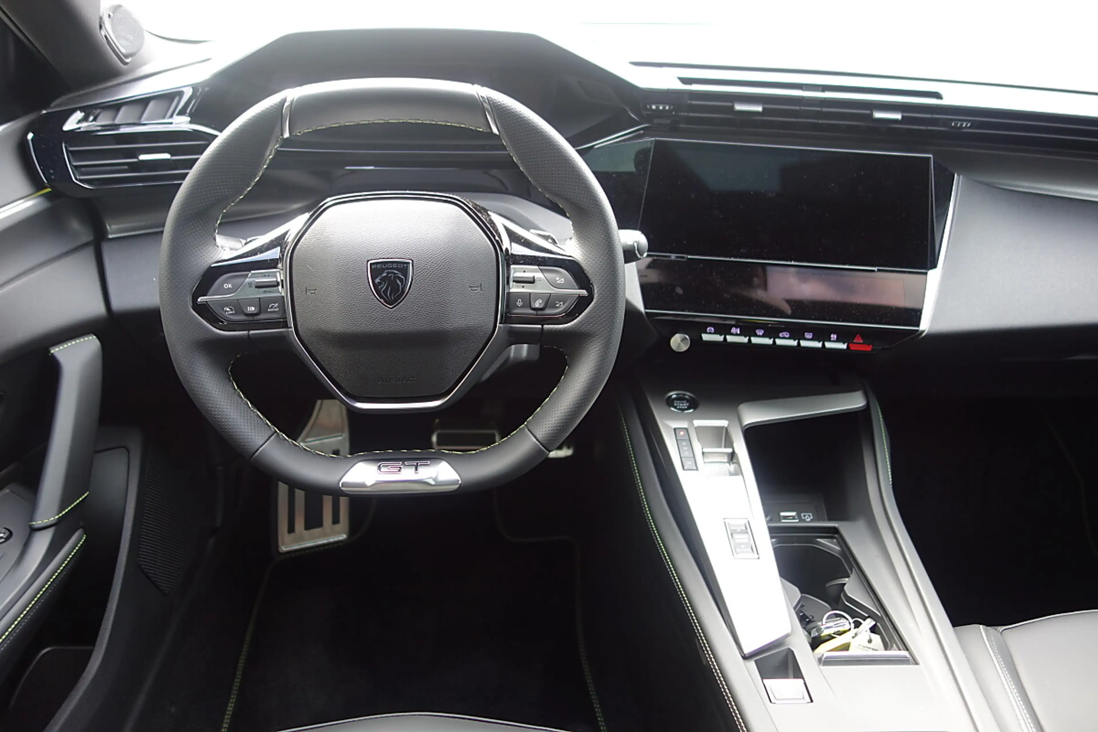 Peugeot 408 Hybrid 145 e-DCS6 GT — photo 10