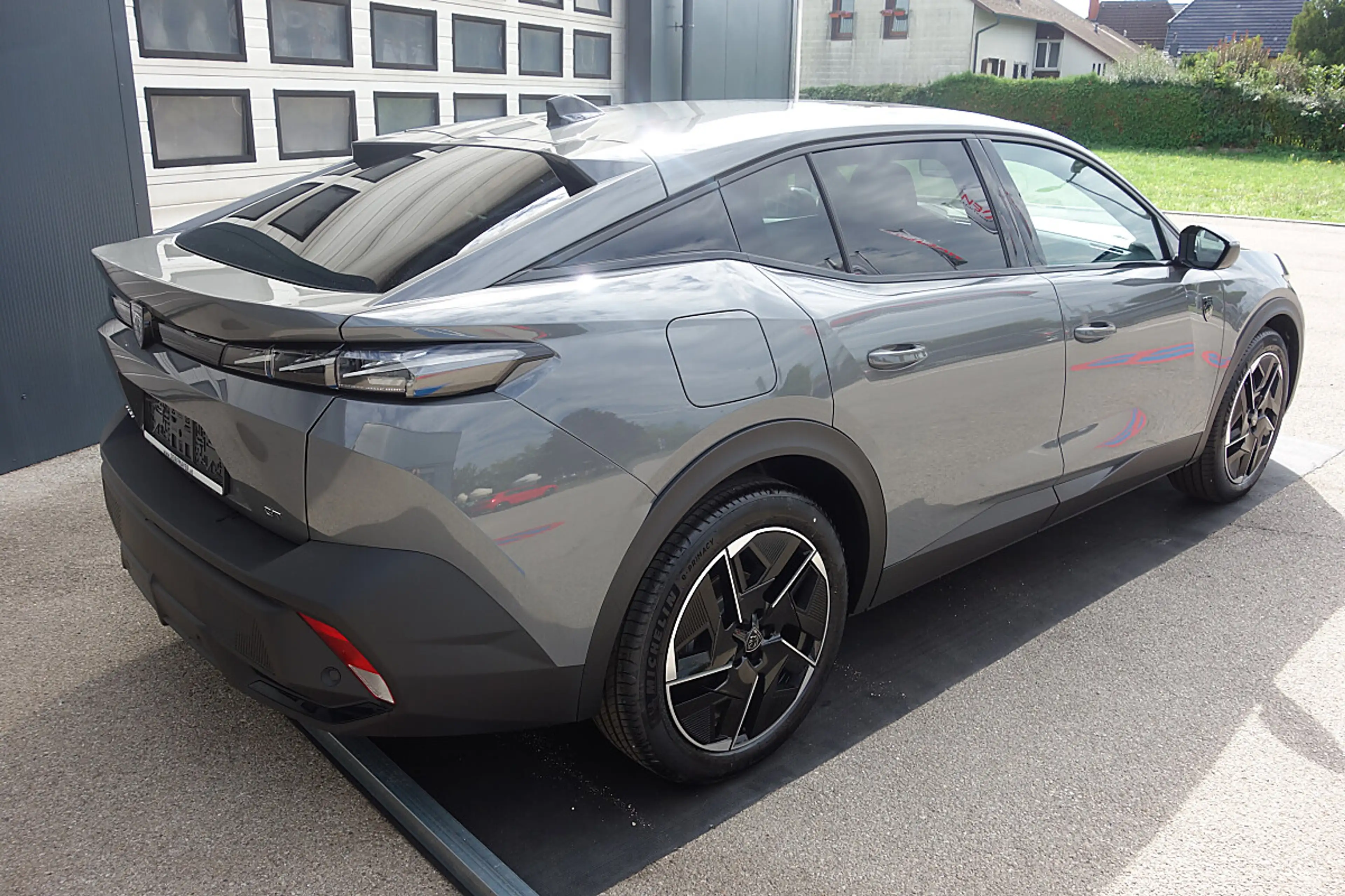 Peugeot 408 Hybrid 145 e-DCS6 GT — photo 5