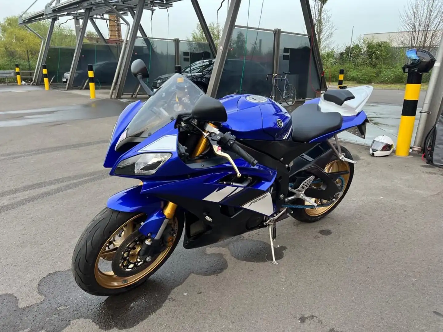 Yamaha YZF-R6 Blau - 1